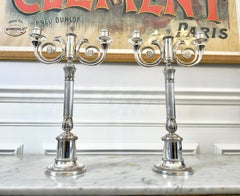 Ein Paar Christofle Malmaison versilberte Kandelaber für zwei Kerzen