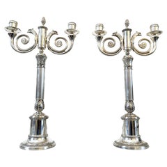 Ein Paar Christofle Malmaison versilberte Kandelaber für zwei Kerzen