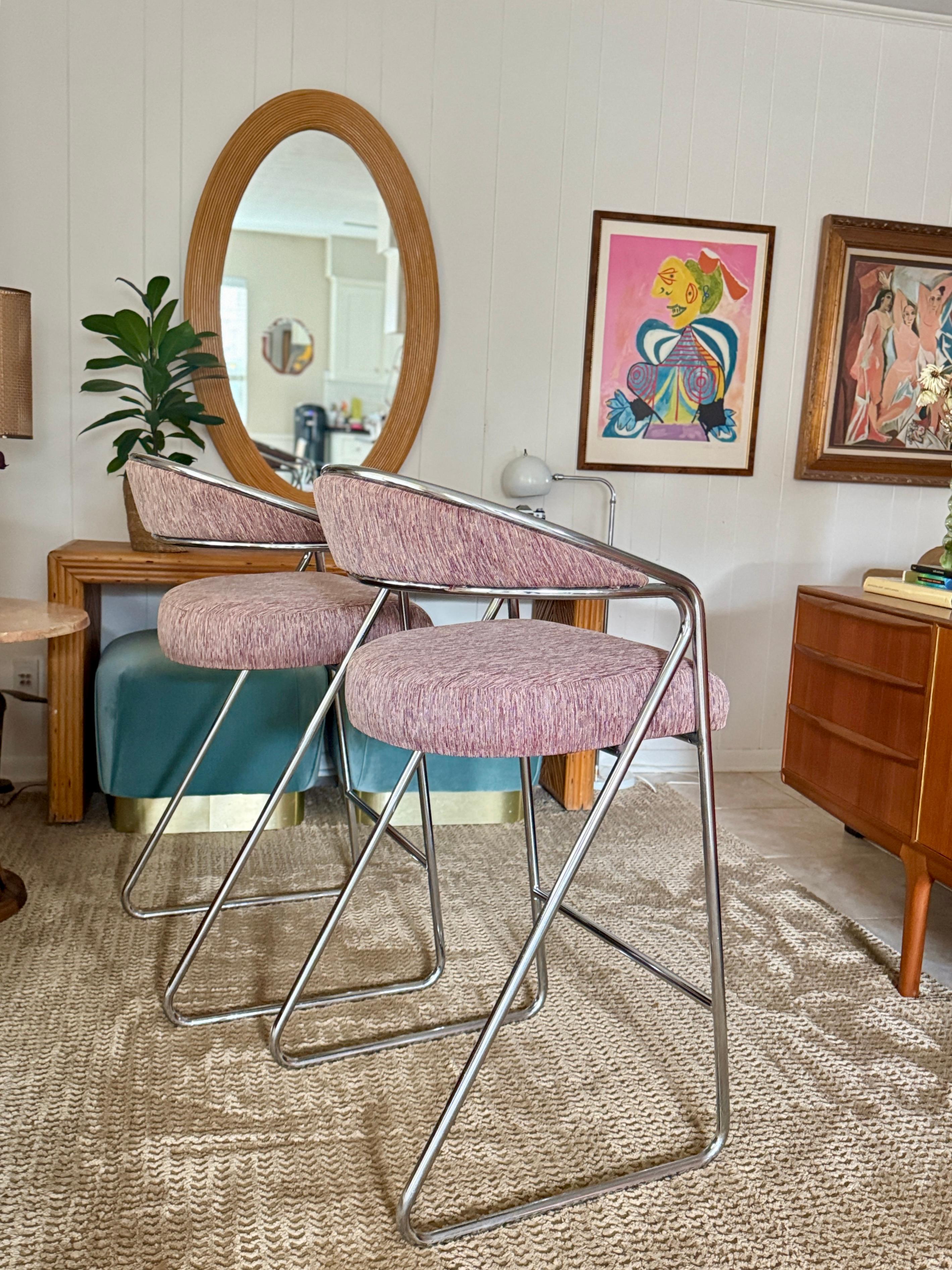 A pair of chrome bar stools attributed to Milo Baughman, circa 1970s. In Good Condition For Sale In Houston, TX