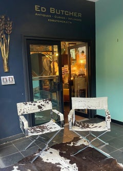 Paire de chaises de directeur chromées d'Alessandro Albrizzi avec des sièges rares en cuir de vache