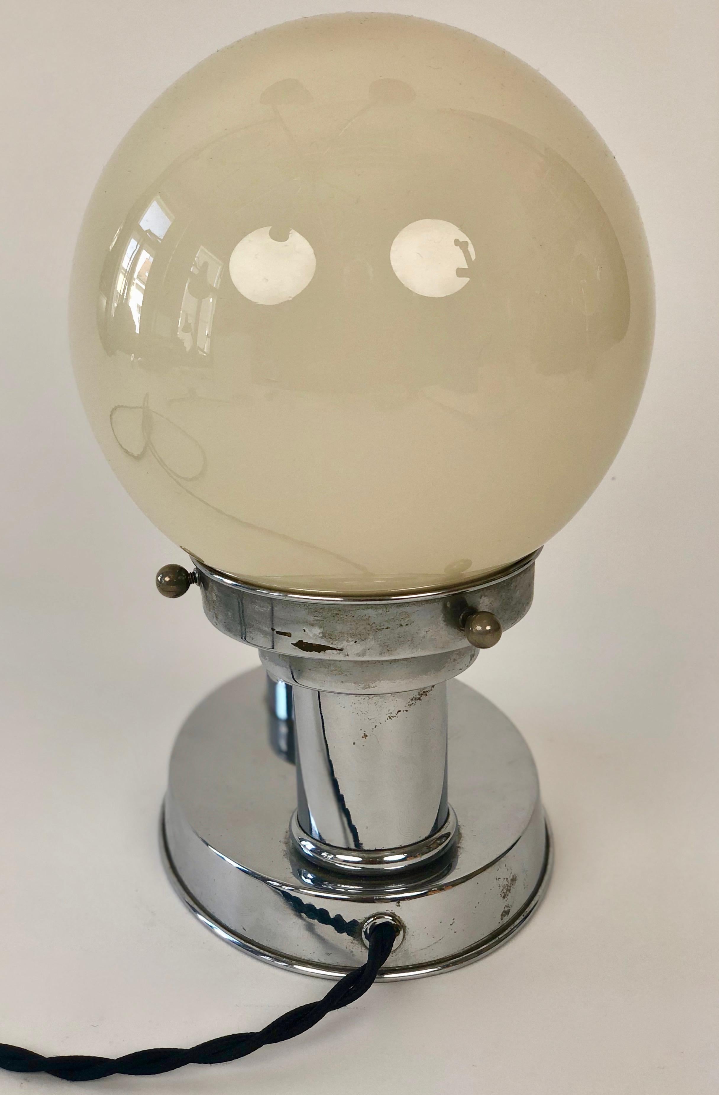 Paire de lampes de bureau Art Déco en métal chromé des années 1930, Autriche en vente 7