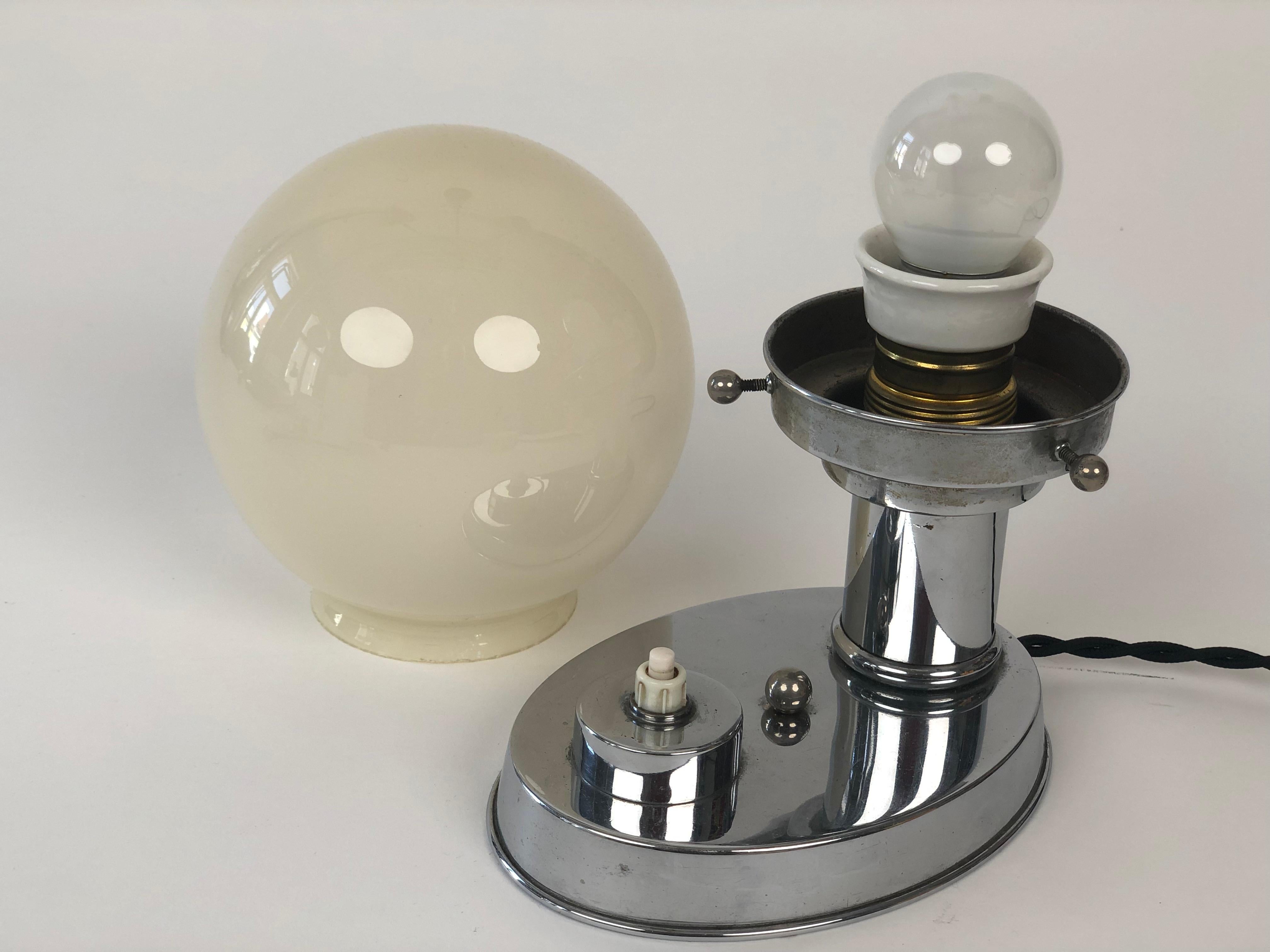 Paire de lampes de bureau Art Déco en métal chromé des années 1930, Autriche en vente 9