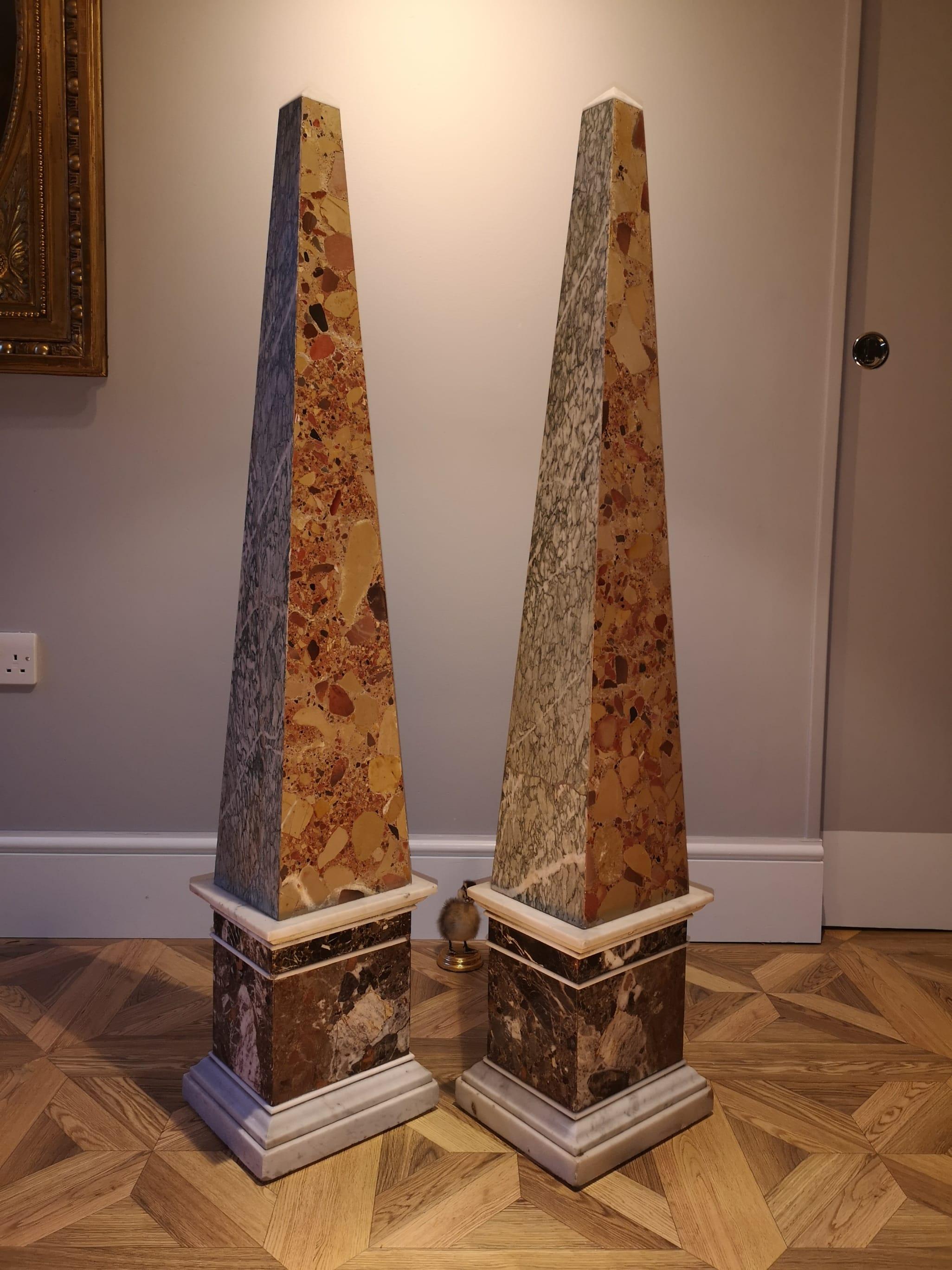 Paar Obelisken aus Marmor von Cipollino Della Versilia und Brèche D'alep, um 1800 im Zustand „Hervorragend“ im Angebot in Reepham, GB