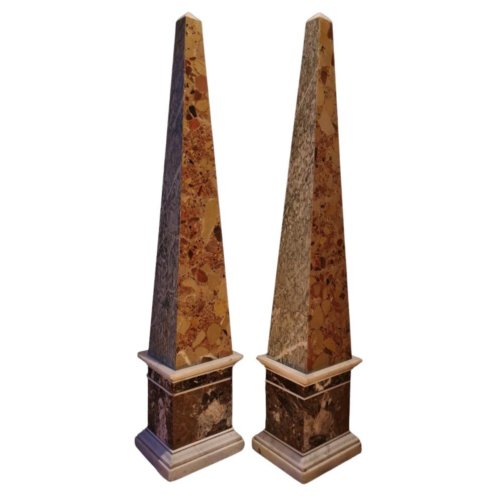 Paar Obelisken aus Marmor von Cipollino Della Versilia und Brèche D'alep, um 1800 im Angebot