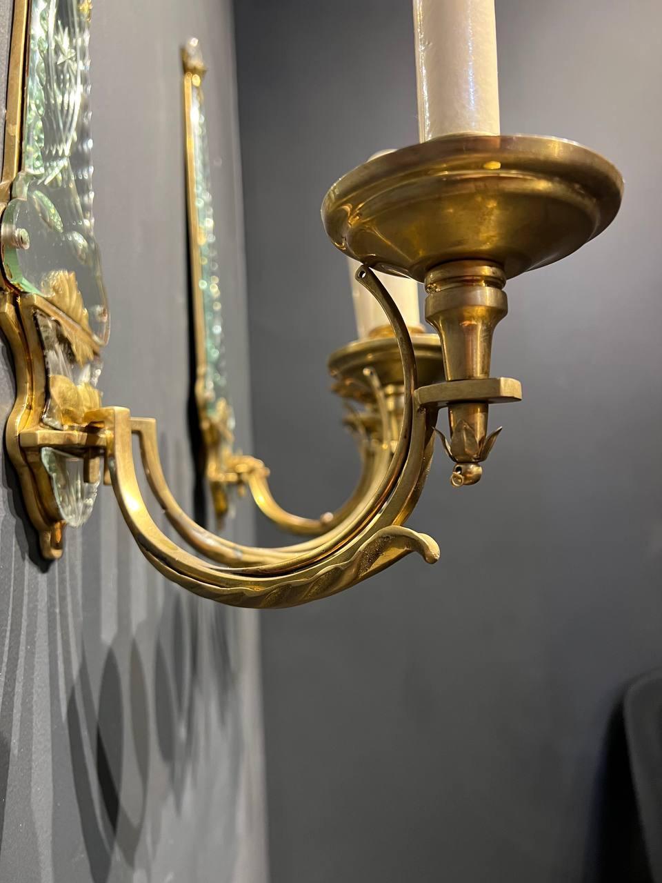 Miroir gravé français des années 1930 et appliques en bronze doré  Bon état - En vente à New York, NY