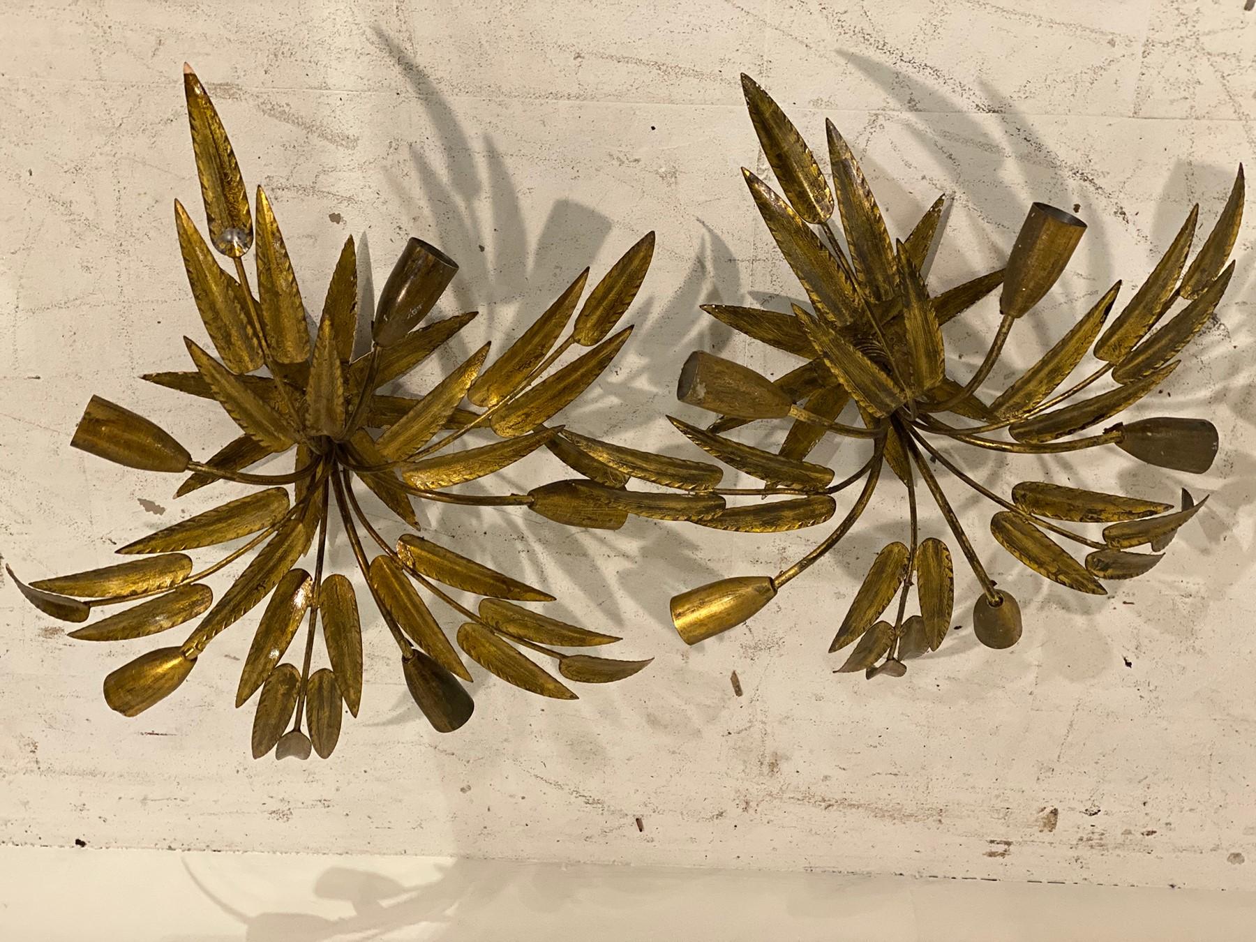 French Provincial 1930's French Gilt Metal Leaves Light Fixture with 5 Lights For Sale