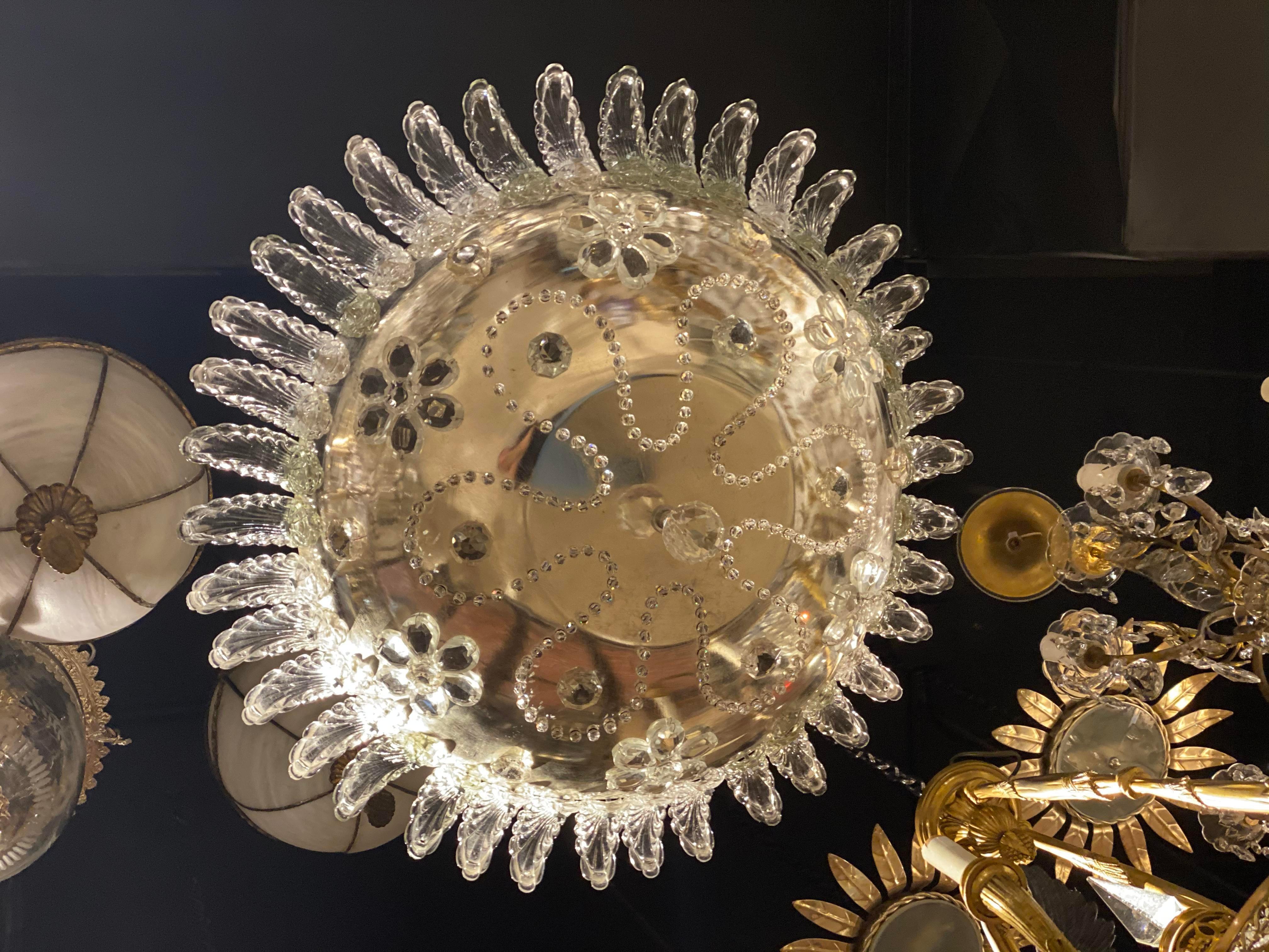 Provincial français Luminaire français des années 1930 en métal argenté avec fleurs en cristal  en vente