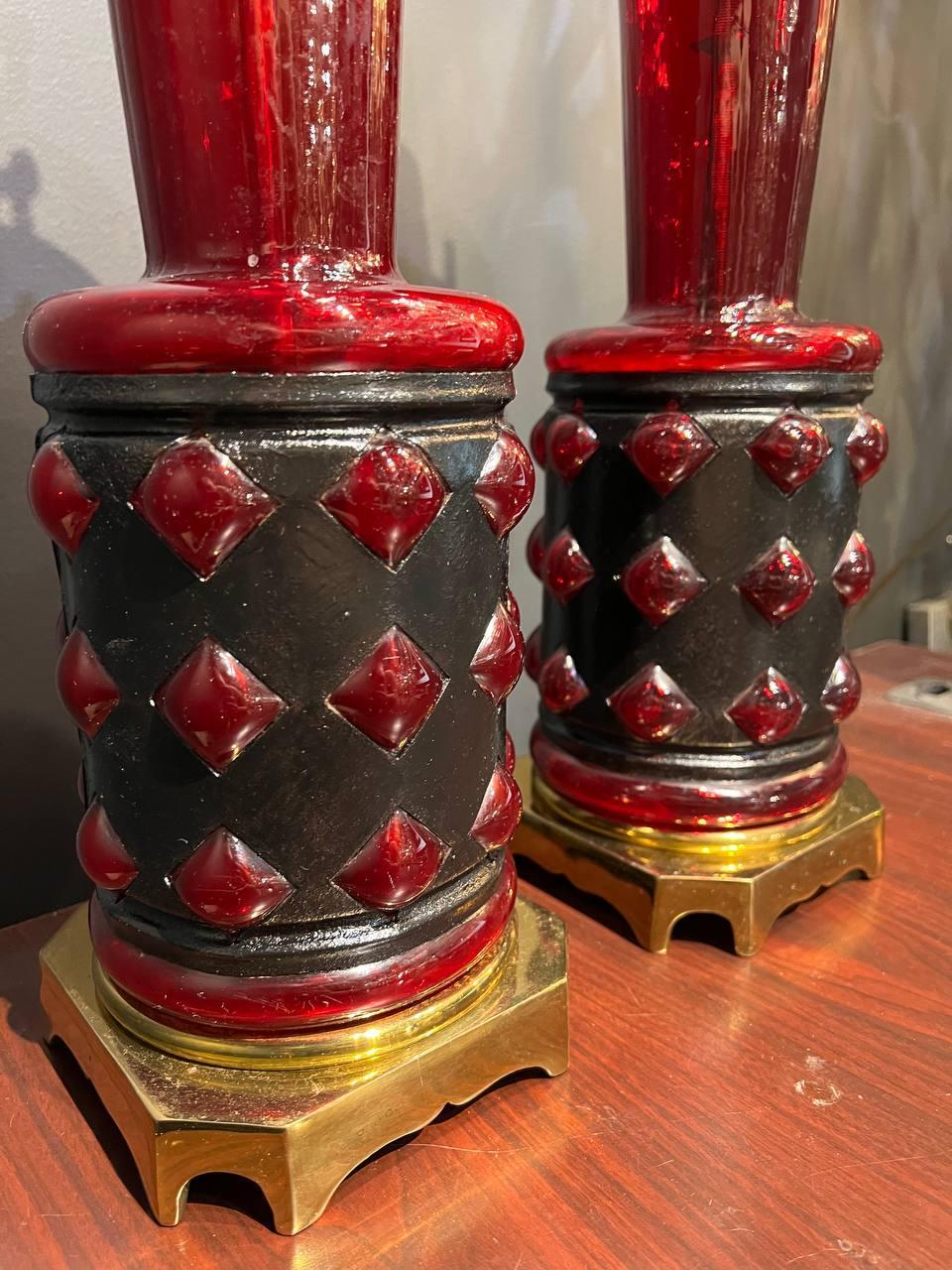 Paire de lampes de table en verre rubis des années 1930 Bon état - En vente à New York, NY