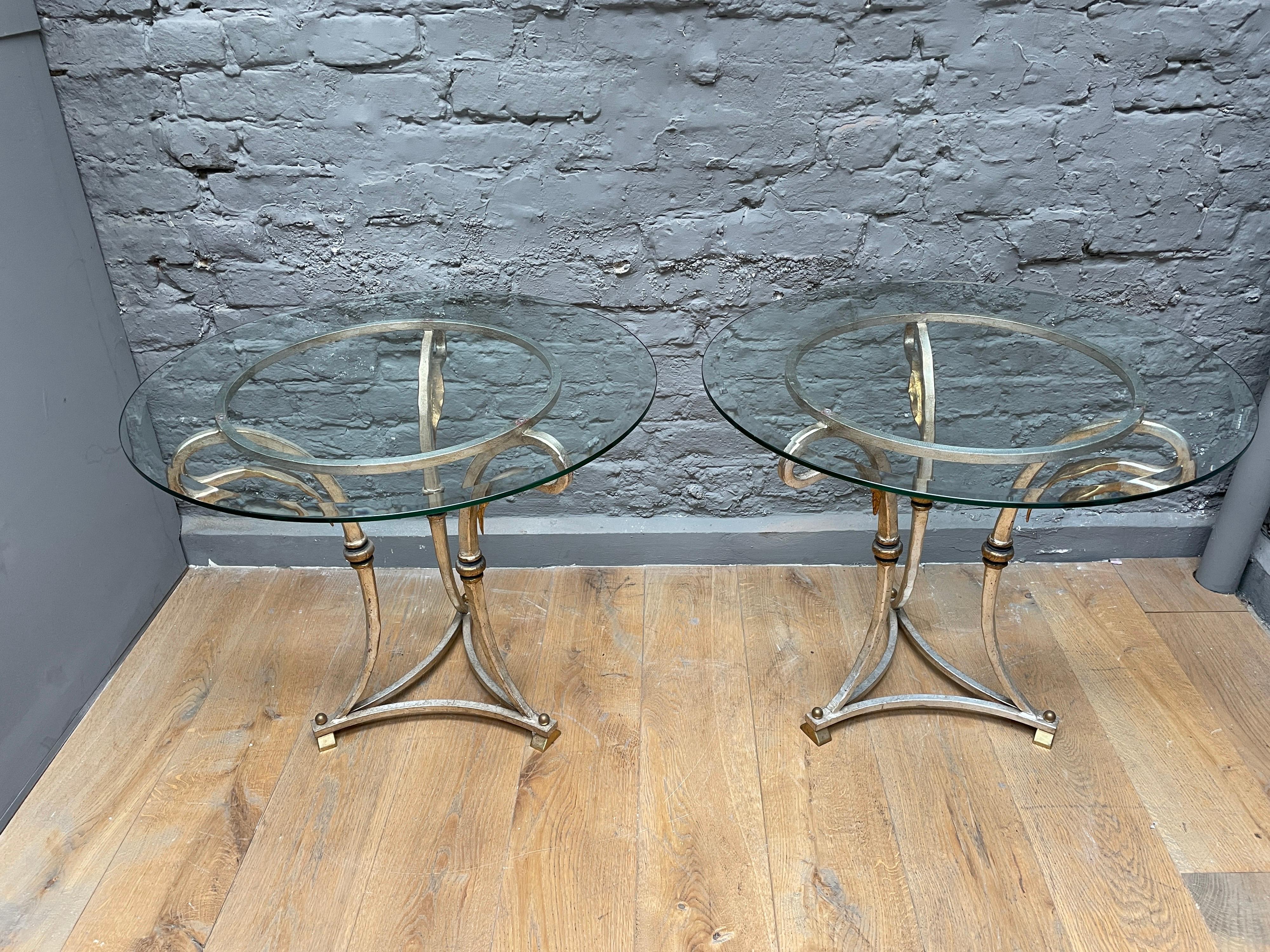 Pair of Circular Italian Leaf Side Tables In Good Condition In London, GB