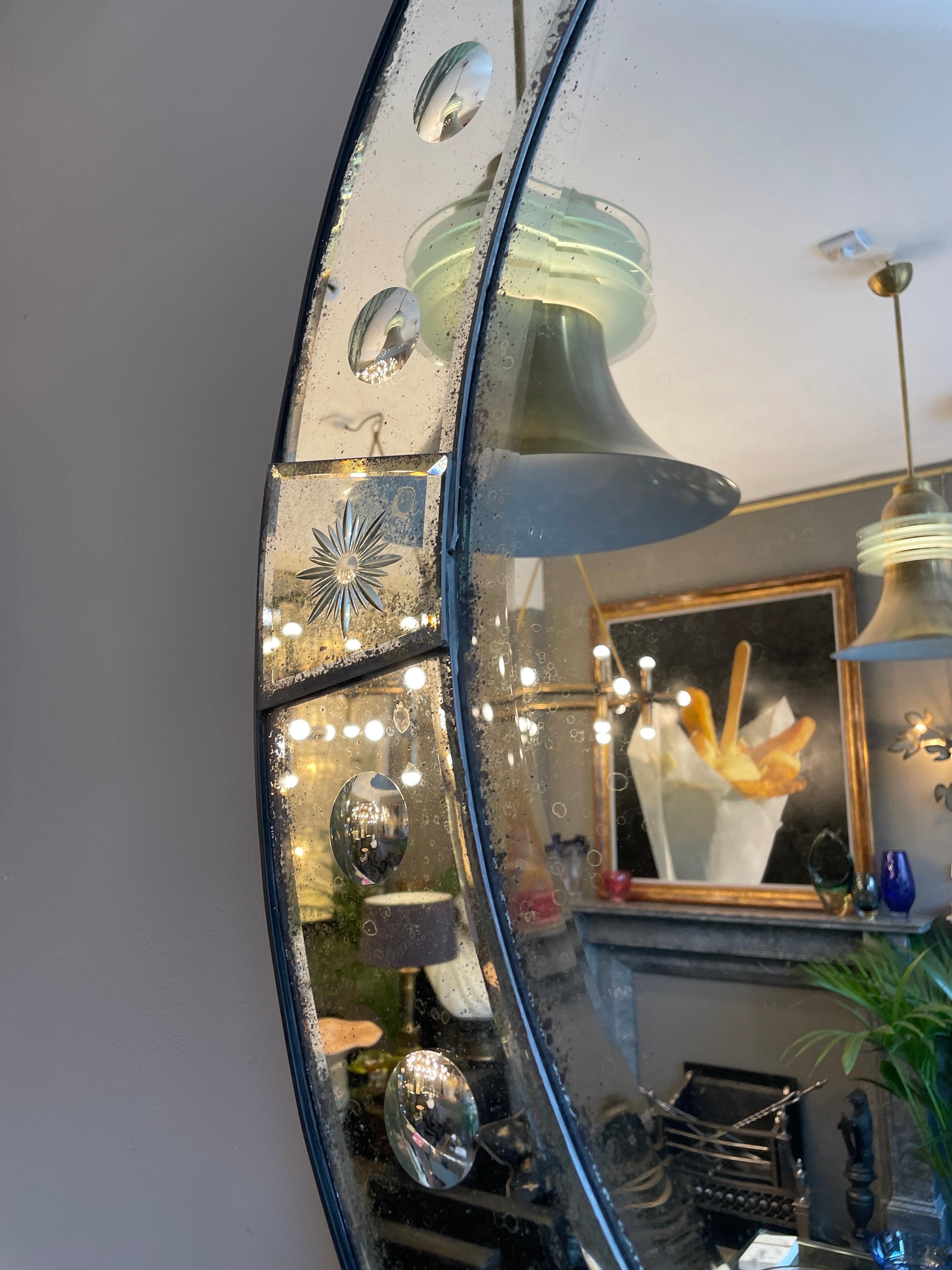 Anglais Paire de miroirs circulaires à panneaux en verre vieilli  en vente