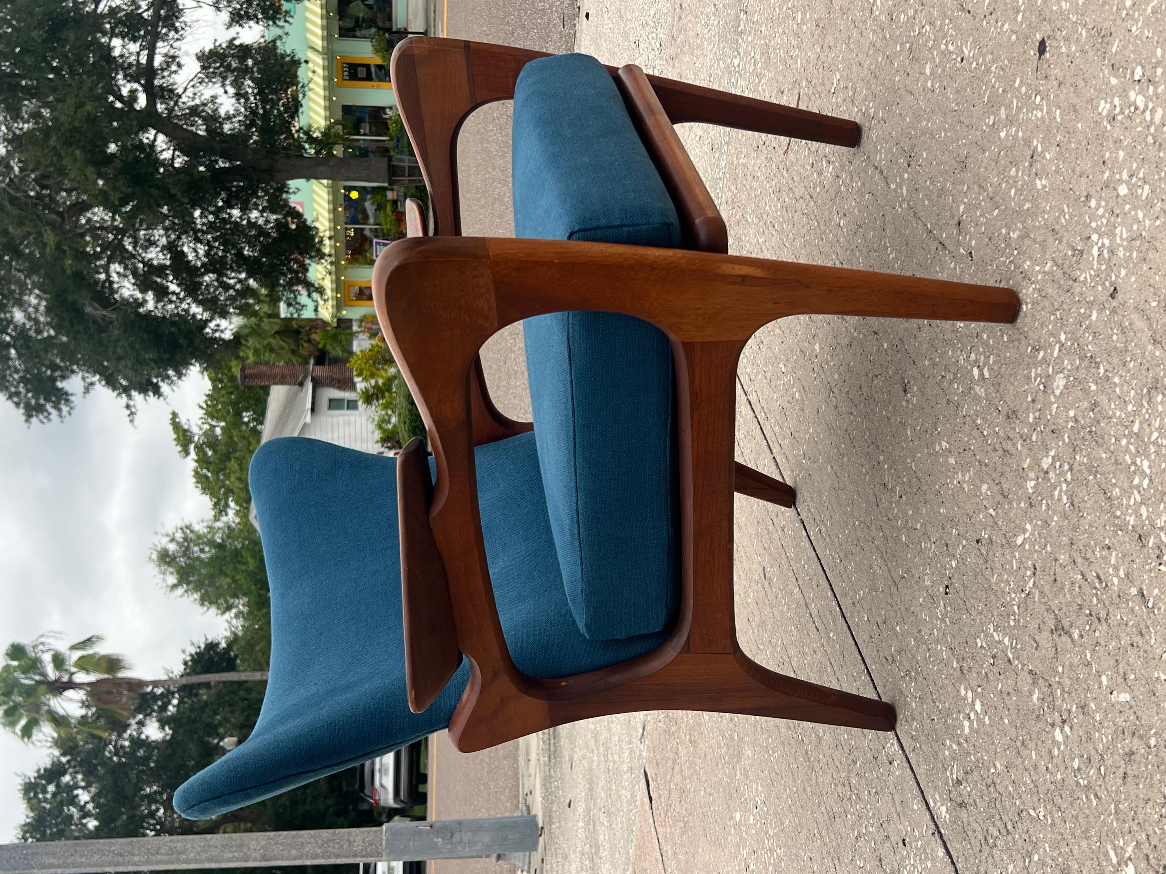 Pareja de sillones clásicos Adrian Pearsall con brazos en ángulo Ca' 1960's en venta 3
