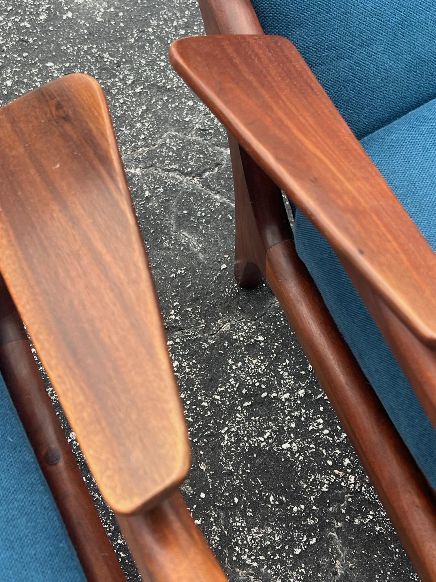 Pareja de sillones clásicos Adrian Pearsall con brazos en ángulo Ca' 1960's mediados del siglo XX en venta