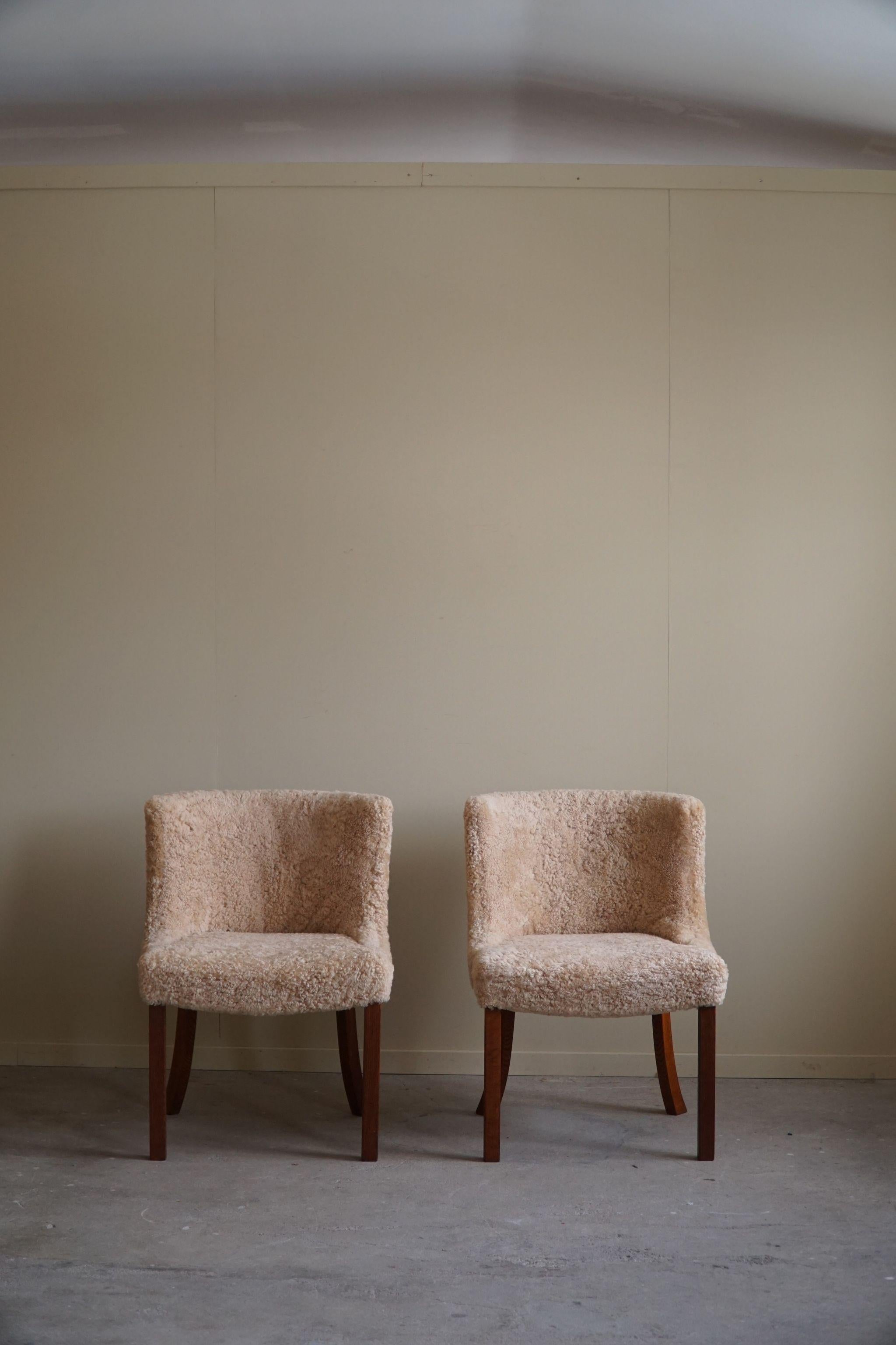Art déco Paire de chaises Classic en Oak et laine d'agneau, Danish Modern, Kaj Gottlob, 1950s