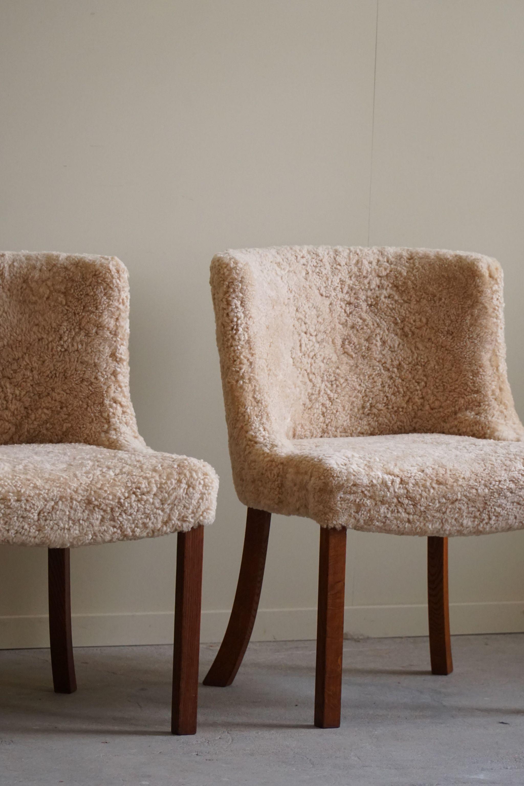 A Pair of Classic Chairs in Oak and Lambswool, Danish Modern, Kaj Gottlob, 1950s In Good Condition For Sale In Odense, DK