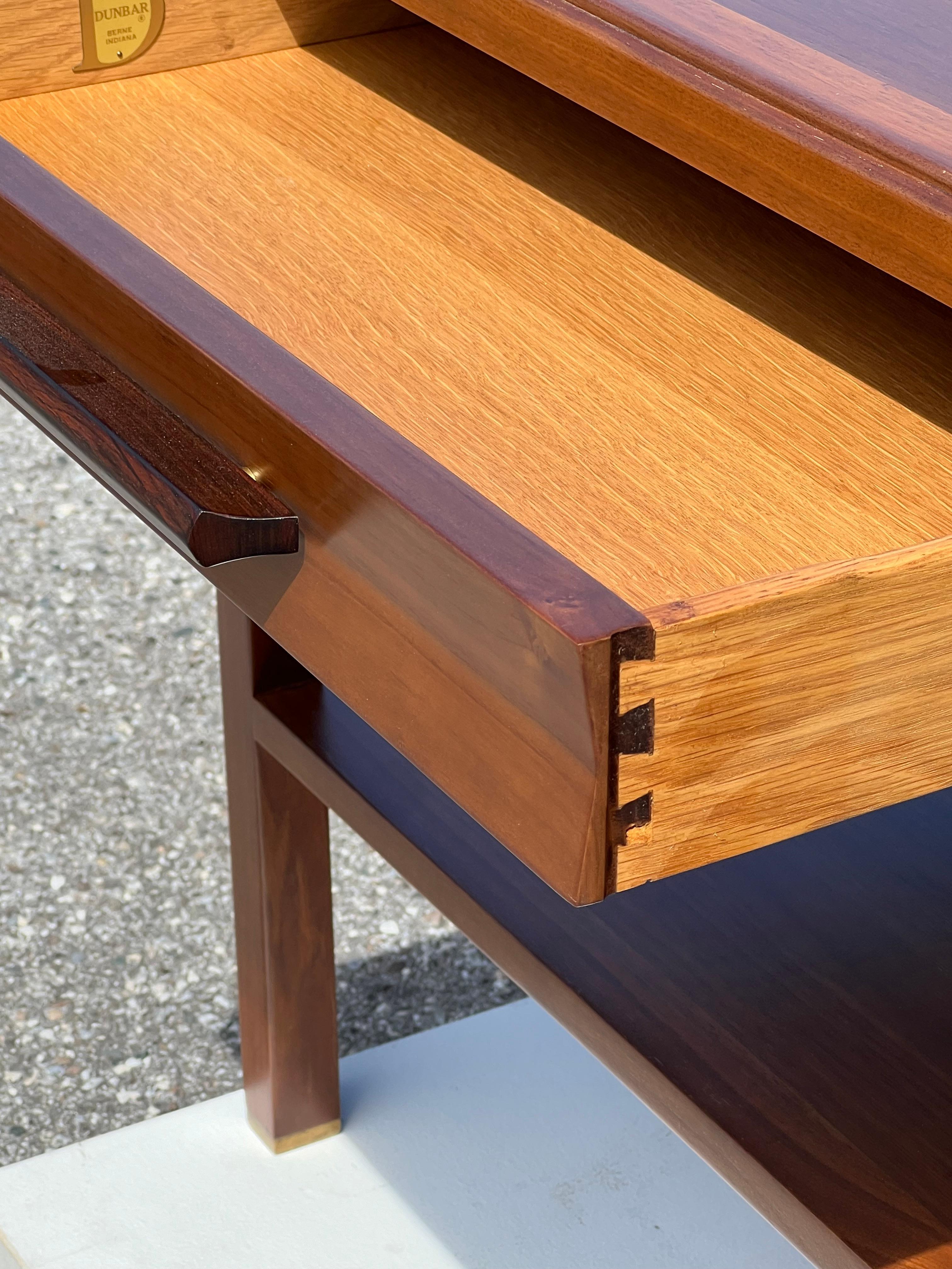 Paire de tables d'appoint Classic en noyer par Edward Wormley pour Dunbar, vers 1960 en vente 5