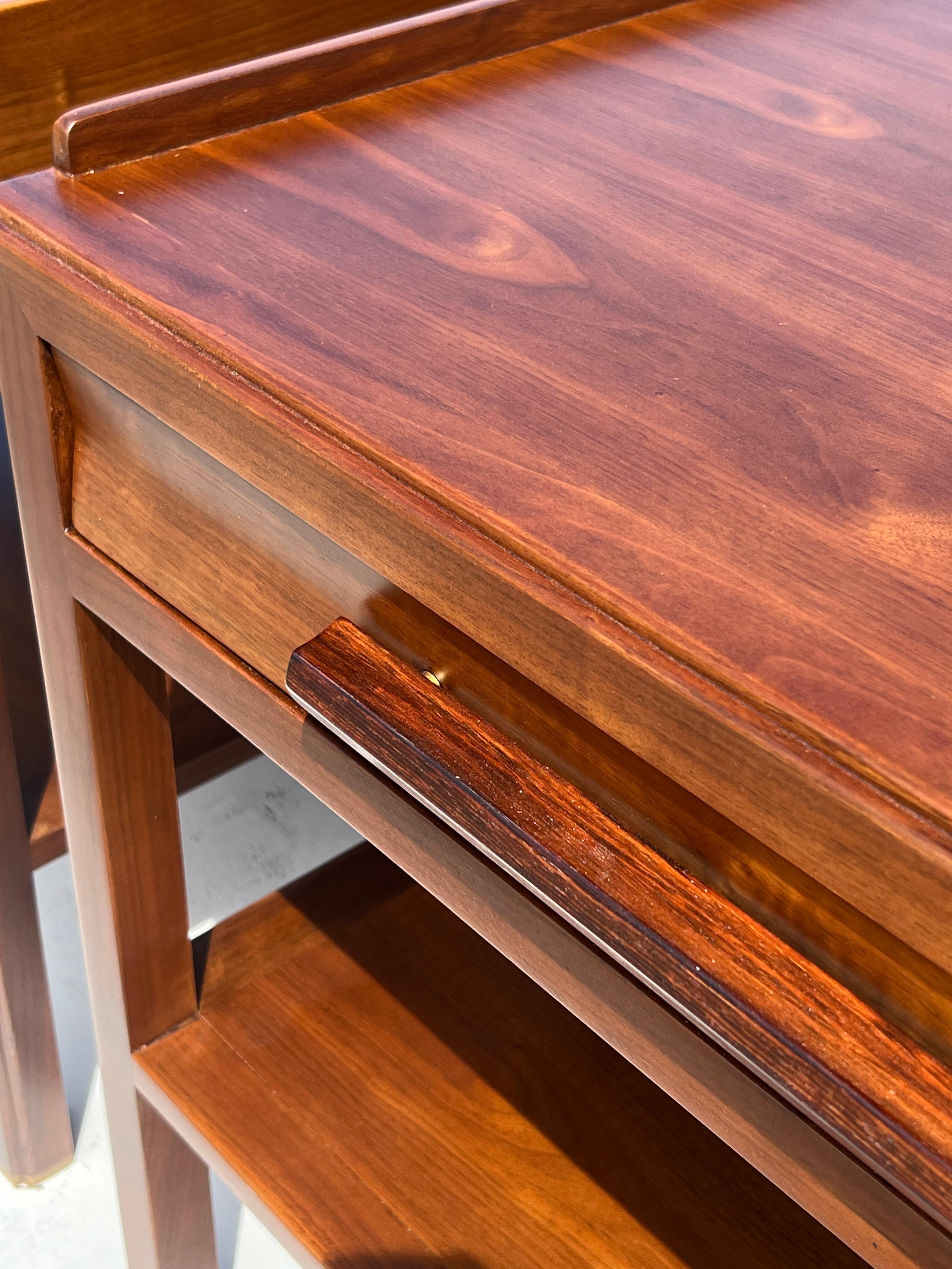 Paire de tables d'appoint Classic en noyer par Edward Wormley pour Dunbar, vers 1960 en vente 10