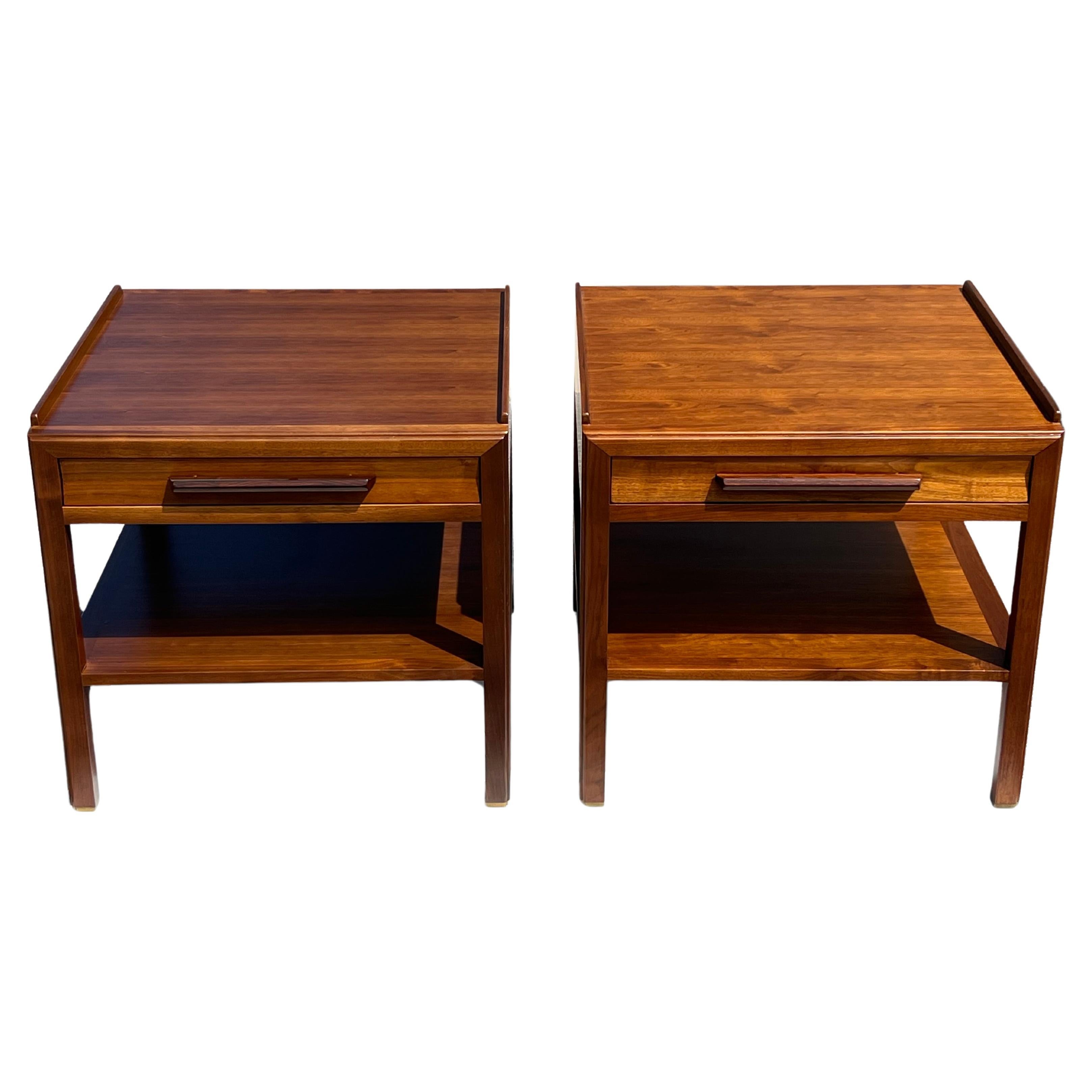 Paire de tables d'appoint Classic en noyer par Edward Wormley pour Dunbar, vers 1960 en vente