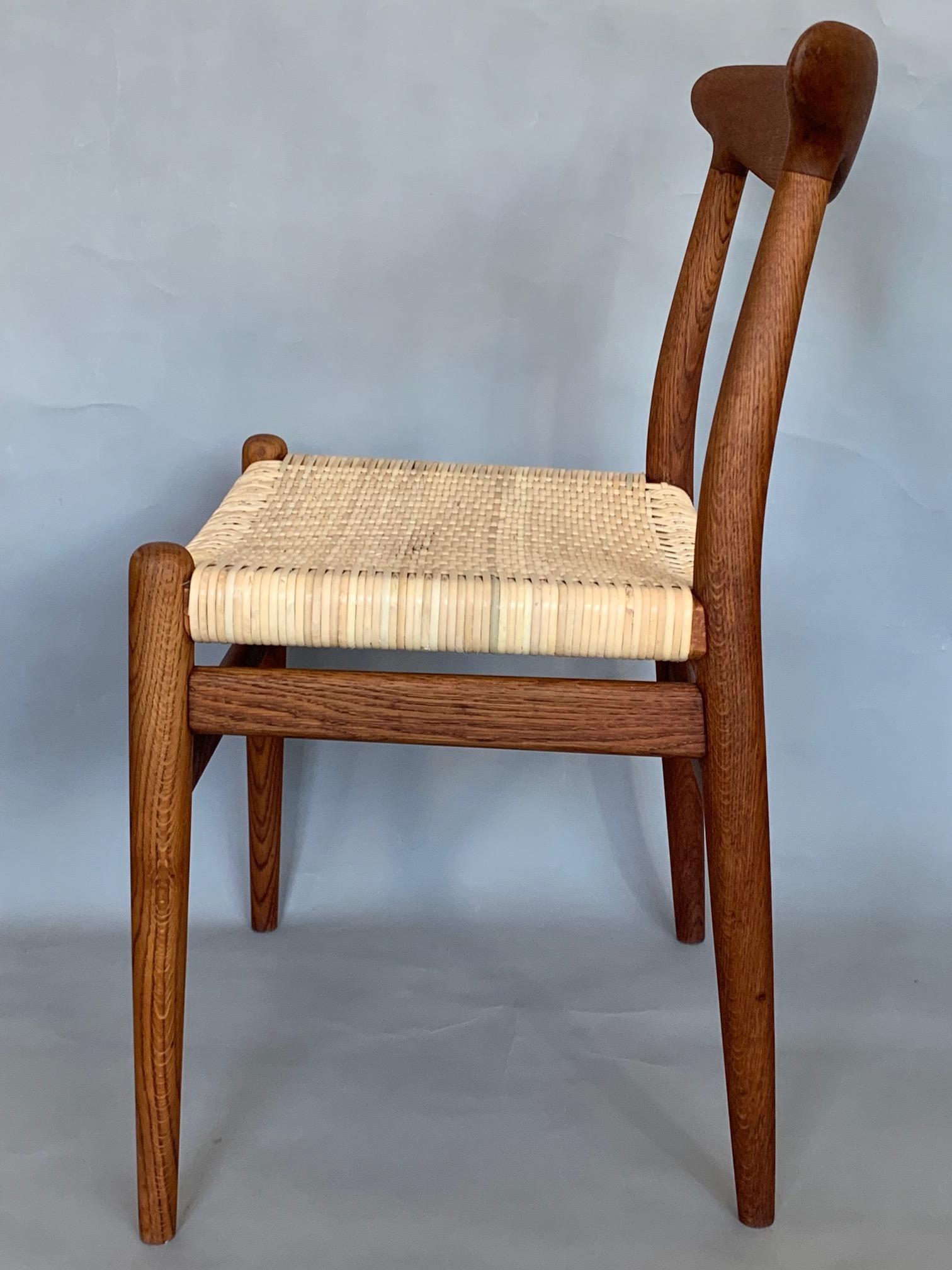 Chêne Paire de chaises d'appoint classiques Hans Wegner en Oak en vente