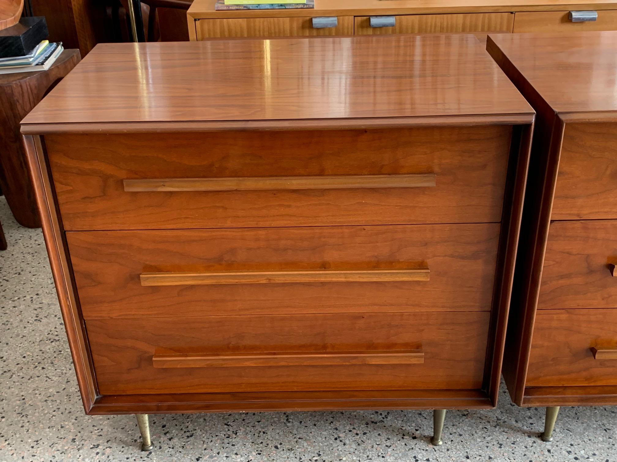 Pair of Classic Widdicomb Chests in Walnut, circa 1950s 8