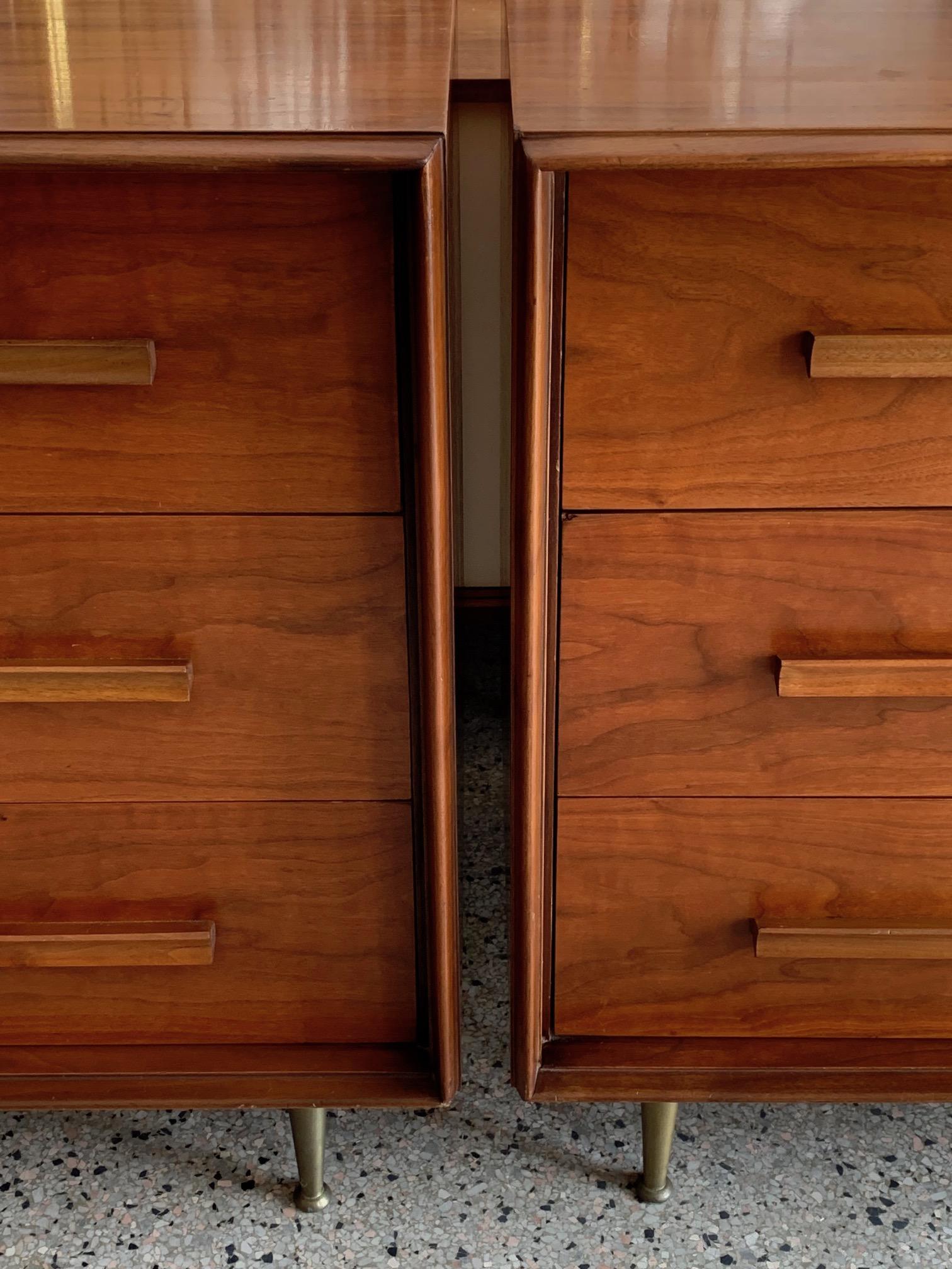 A pair of classic three-drawer Widdicomb chests, circa 1950s attributed to T.H.Robsjohn-Gibbings. Featuring elegant 