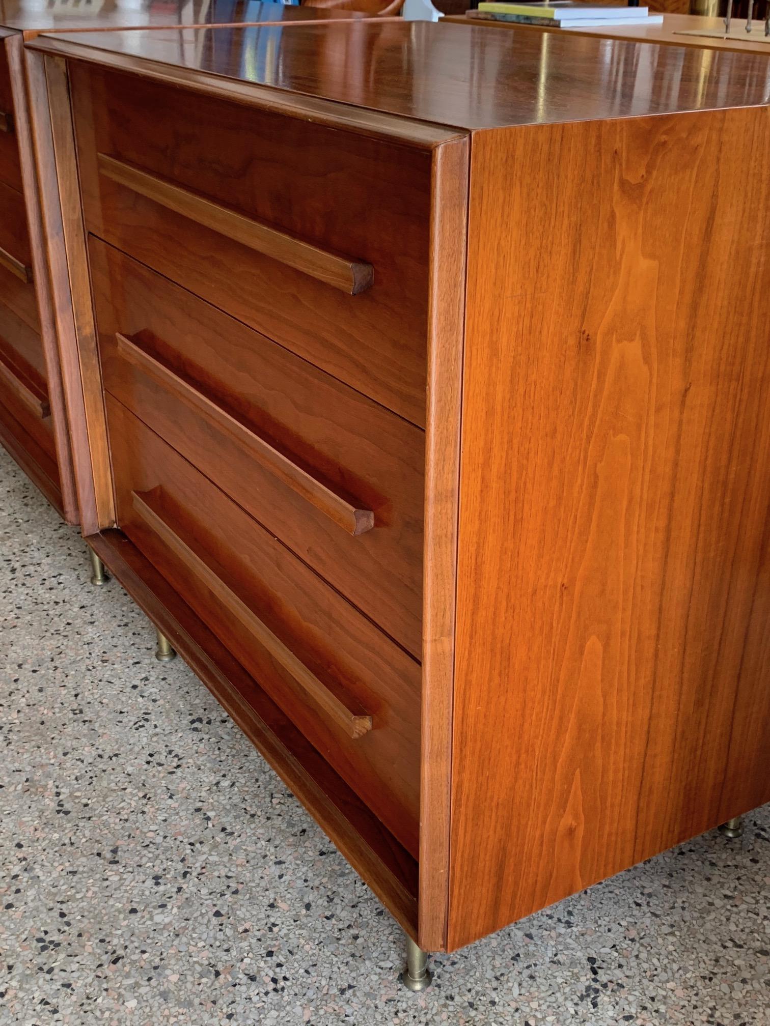 Pair of Classic Widdicomb Chests in Walnut, circa 1950s 2