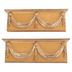 Paire de panneaux de porte décorés en bois doré, A.I.C., C 1890.