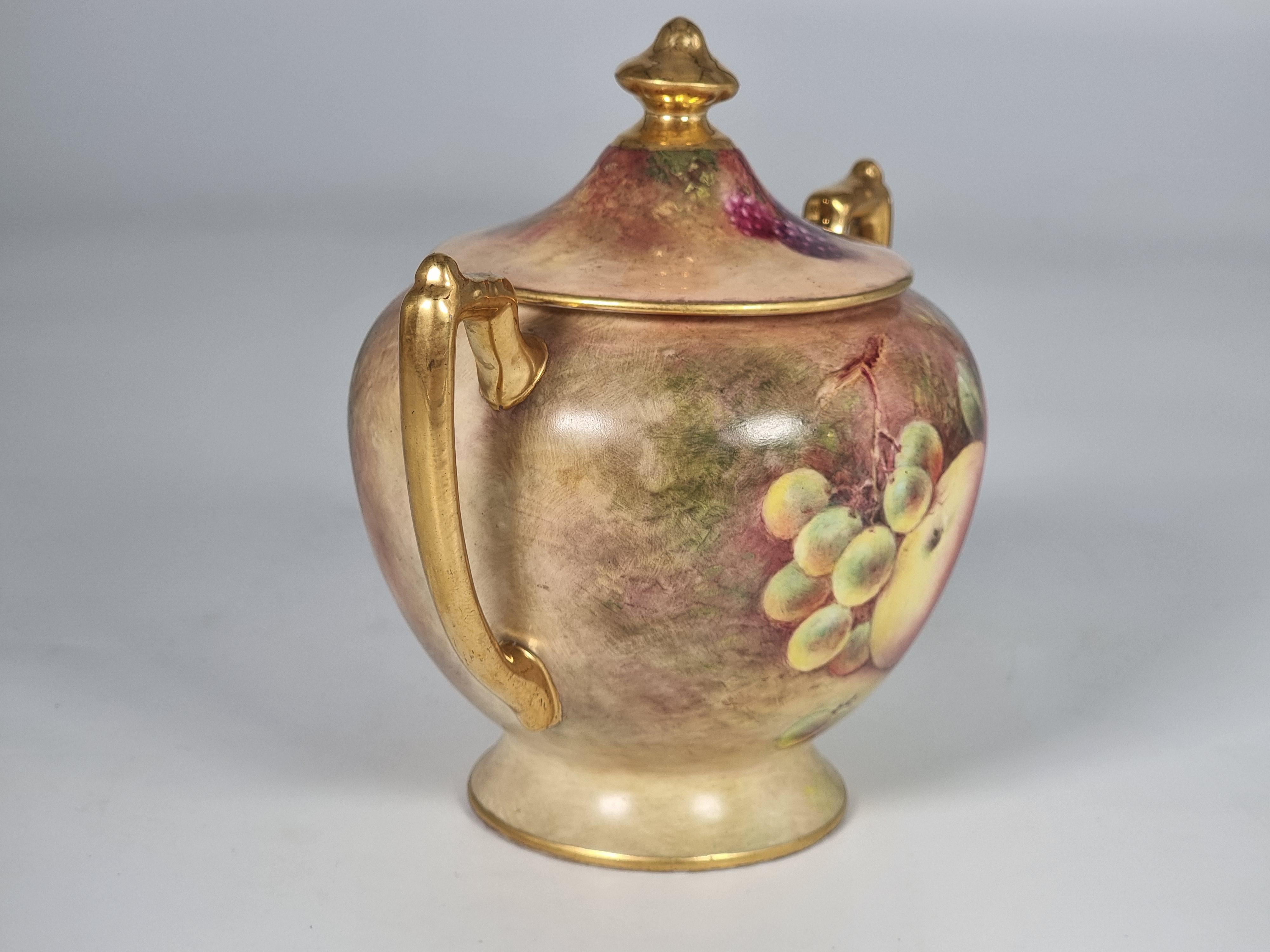 Paire de vases Coalport peints à la main avec des fruits par Richard Budd, anglais en vente 11