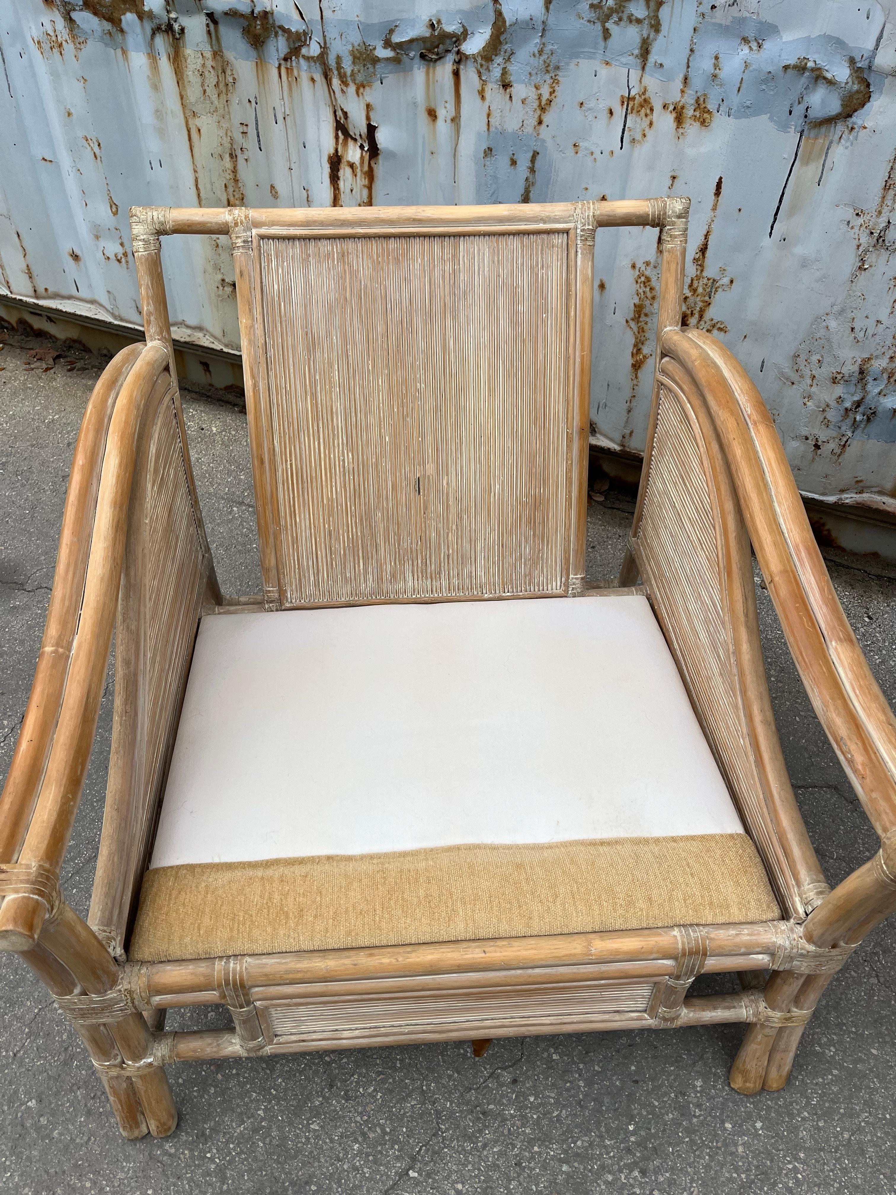 Un Par De Sillas De Tumbona De Ratán Estilo Costero Es La Manera De McGuire. C. 1980s en venta 10