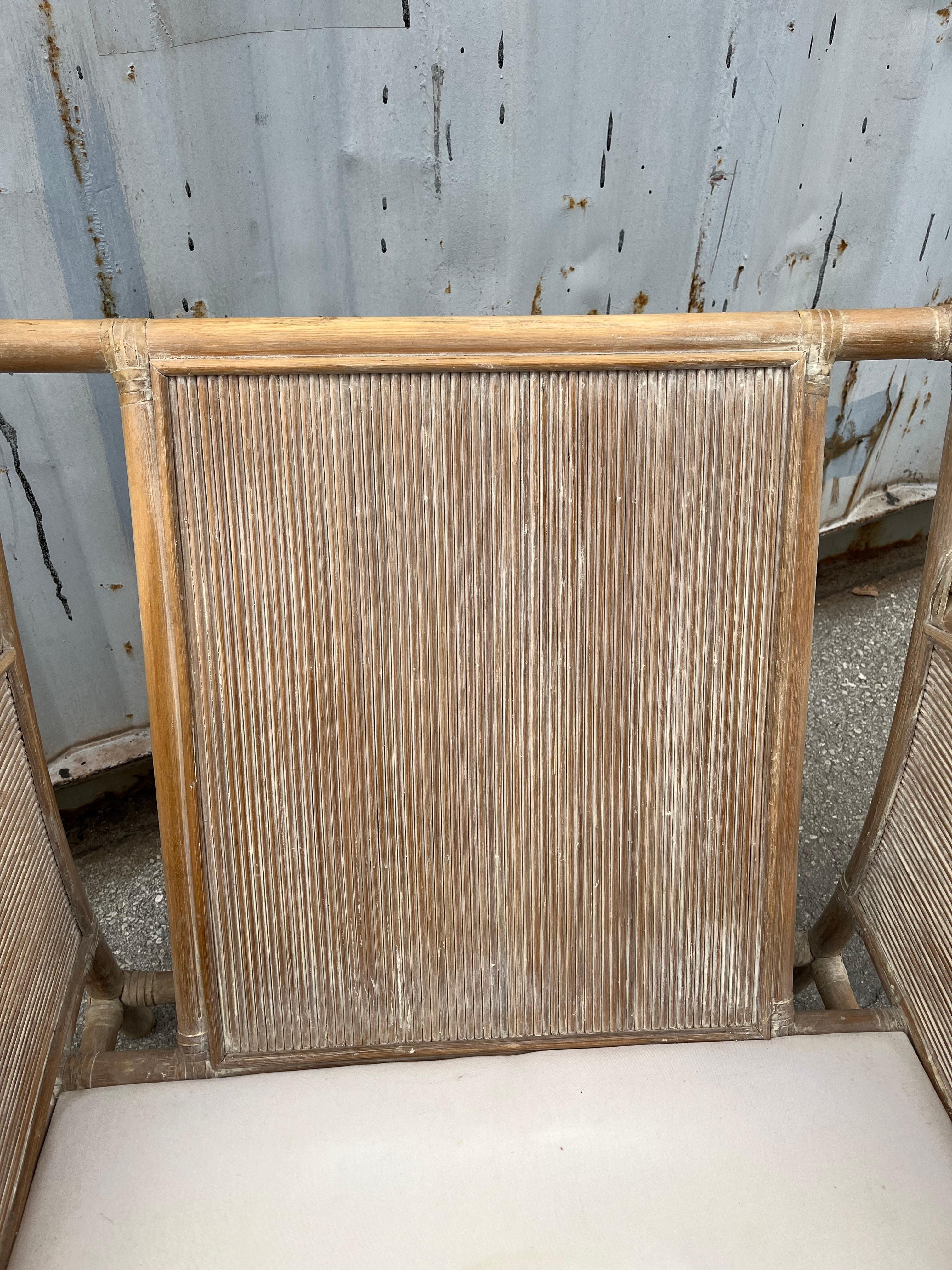 Un Par De Sillas De Tumbona De Ratán Estilo Costero Es La Manera De McGuire. C. 1980s en venta 11