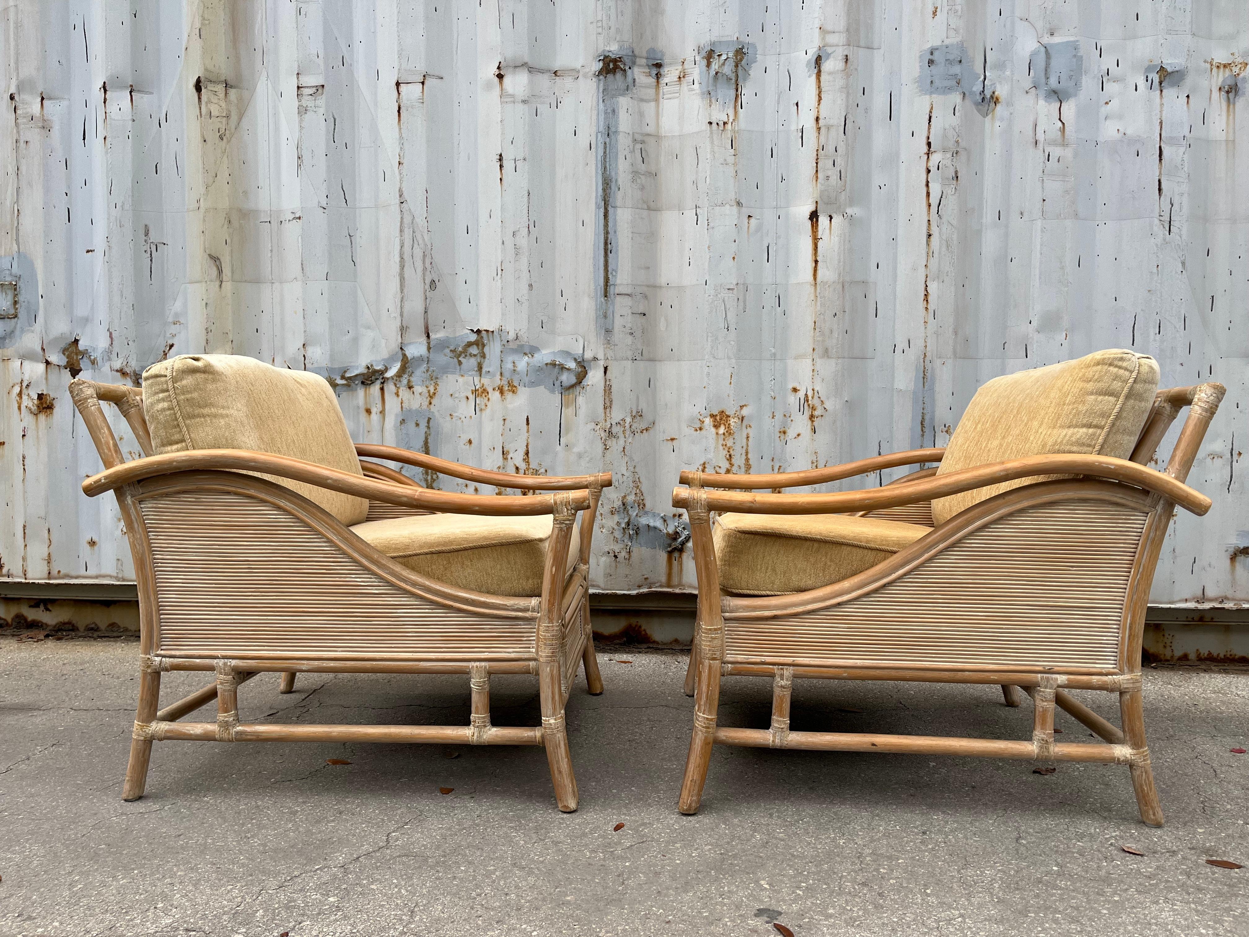 Un Par De Sillas De Tumbona De Ratán Estilo Costero Es La Manera De McGuire. C. 1980s en venta 1