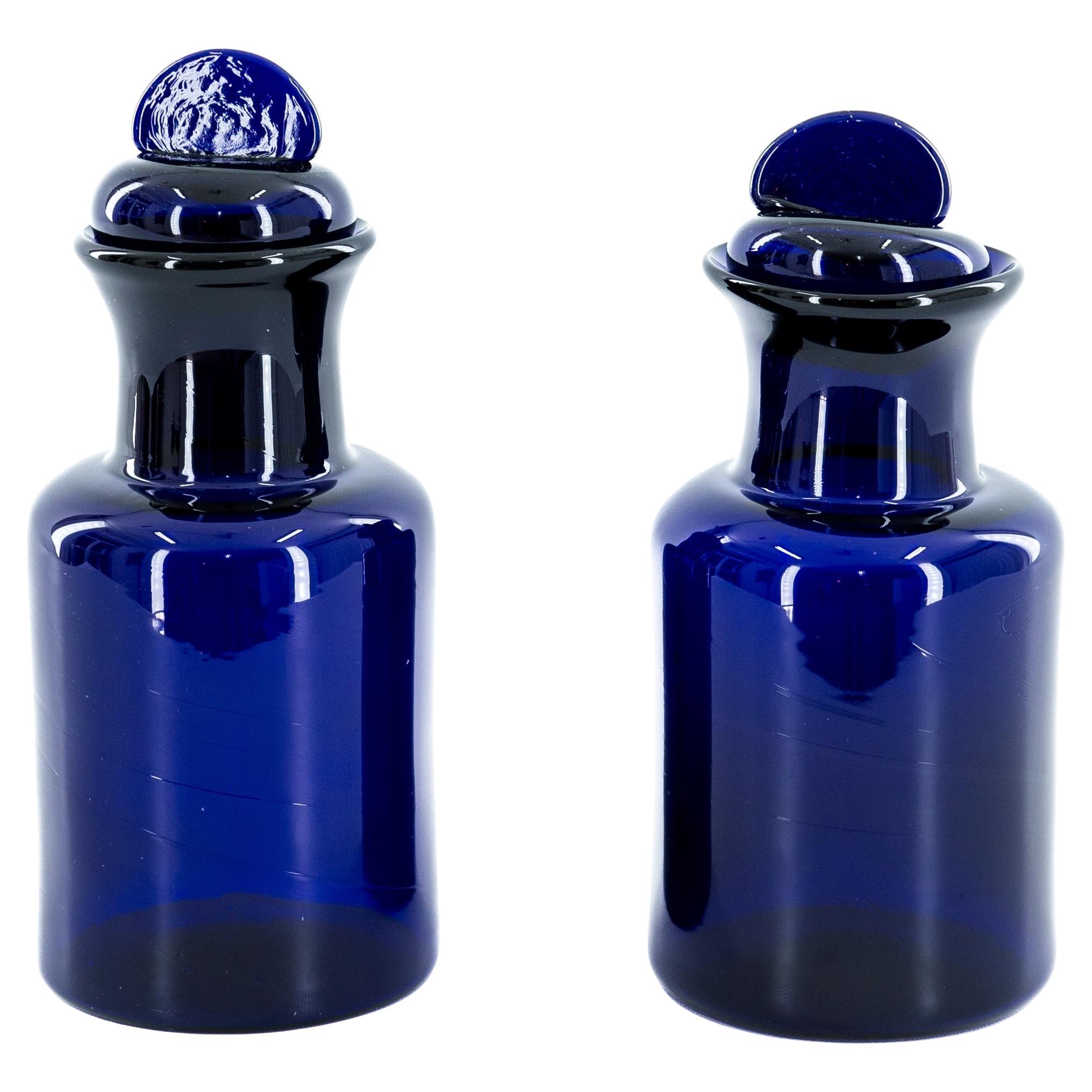 Paire de bocaux en verre Murano bleu cobalt, par Vintage Murano Gallery, années 1990