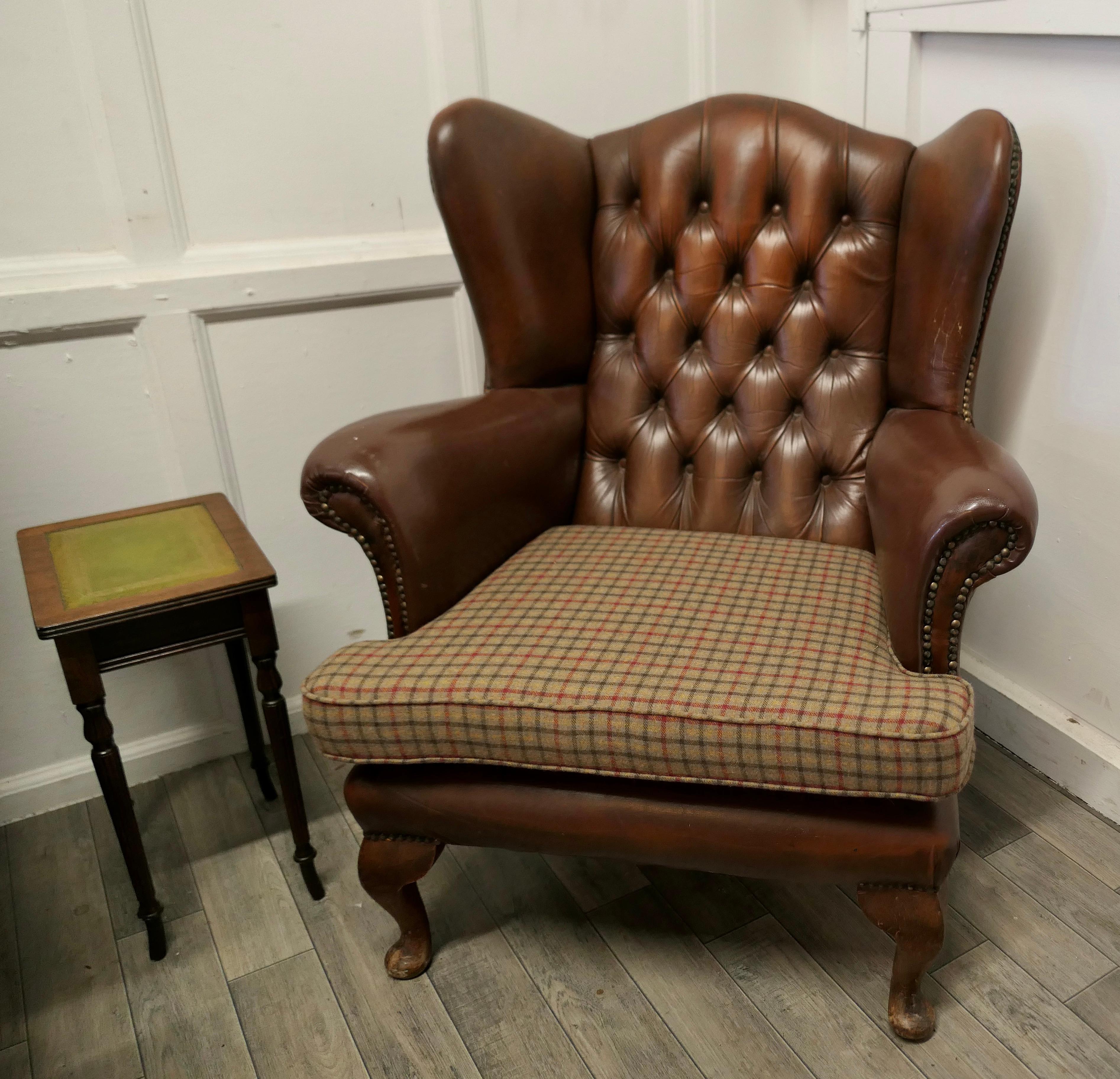 20th Century Pair of Comfortable wingback Leather Chesterfield Library Chairs