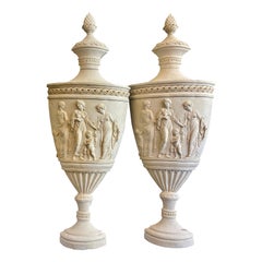 Zwei zusammengesetzte Thomason Cudworth ""Coade"-Finiale aus Gips