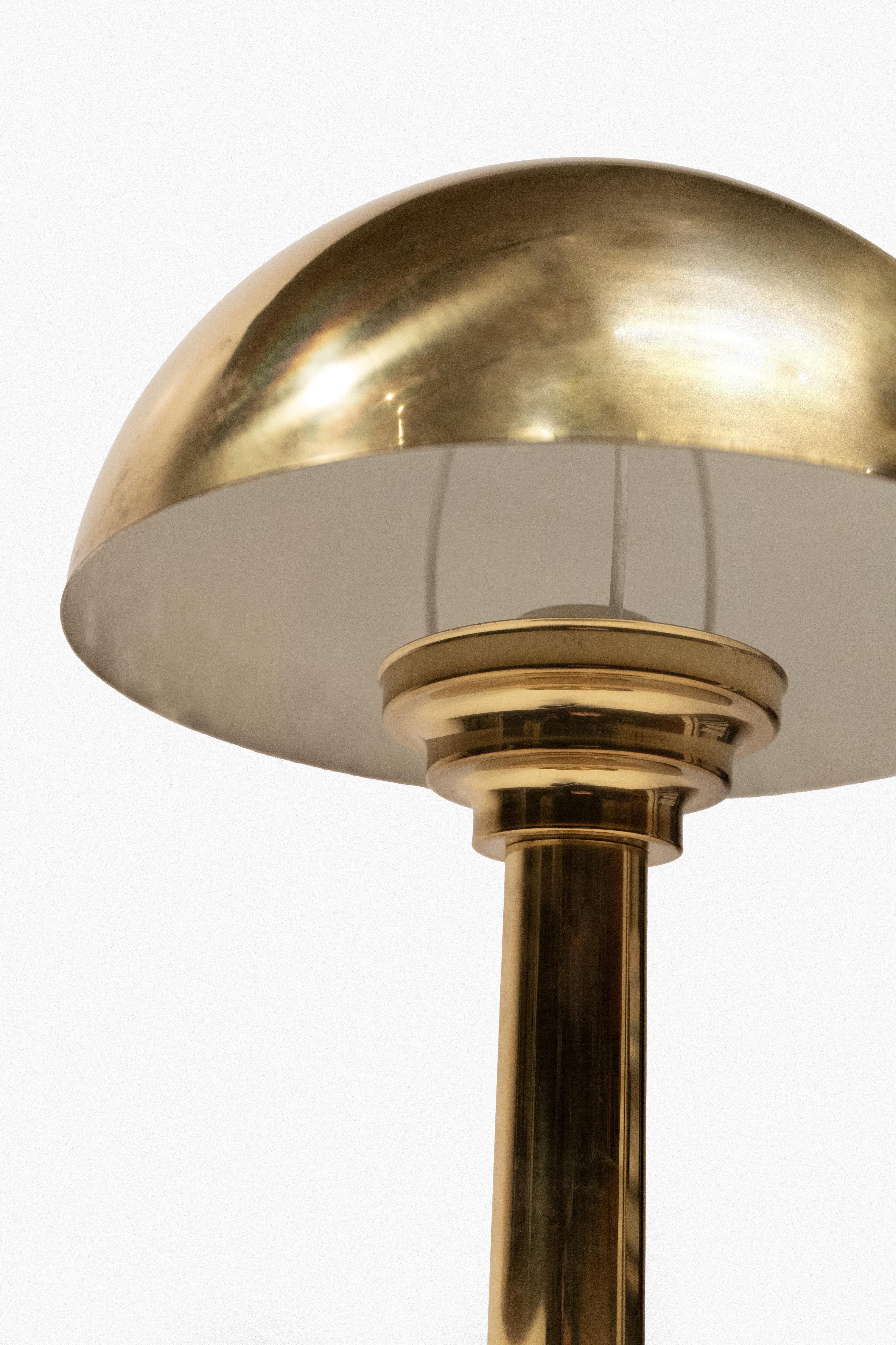 A Pair of Contemporary Design Brass Table Lamps with Dome Shades (Deutsch) im Angebot
