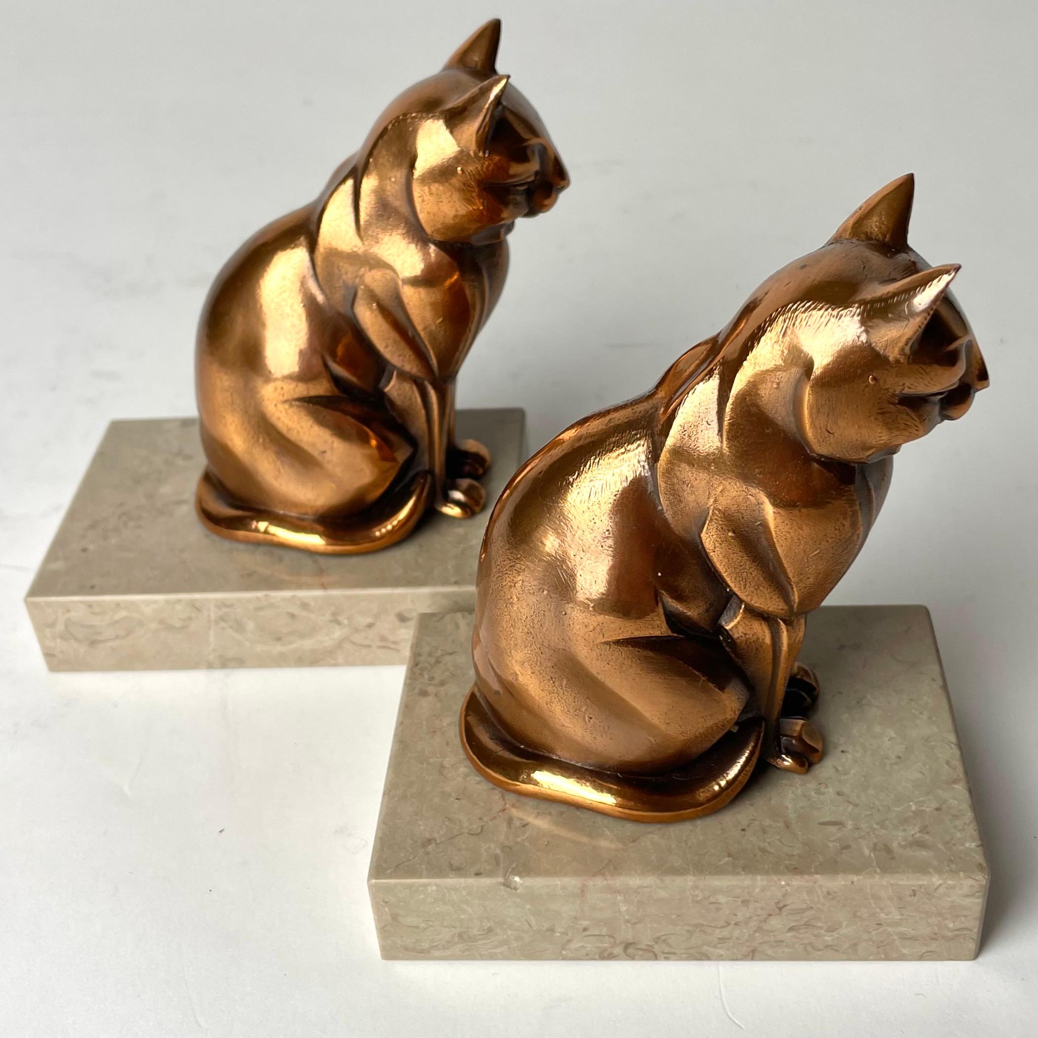 Early 20th Century A pair of Cool Art Deco bookends from the 1920s-30s with period-typical cats