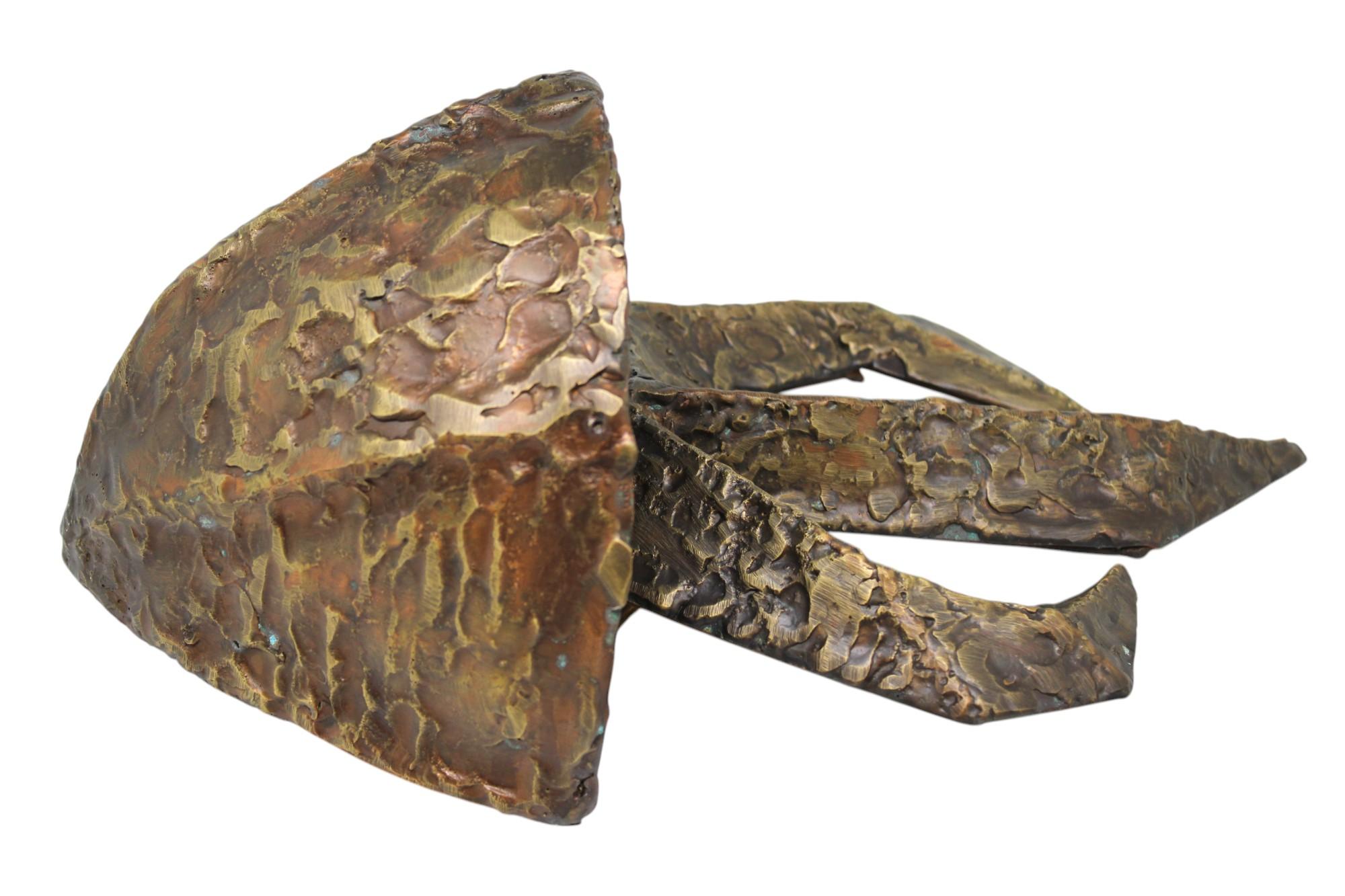 A Pair of Copper Brutalist Ner Tamid Synagogue Sconces In Good Condition For Sale In New York, NY
