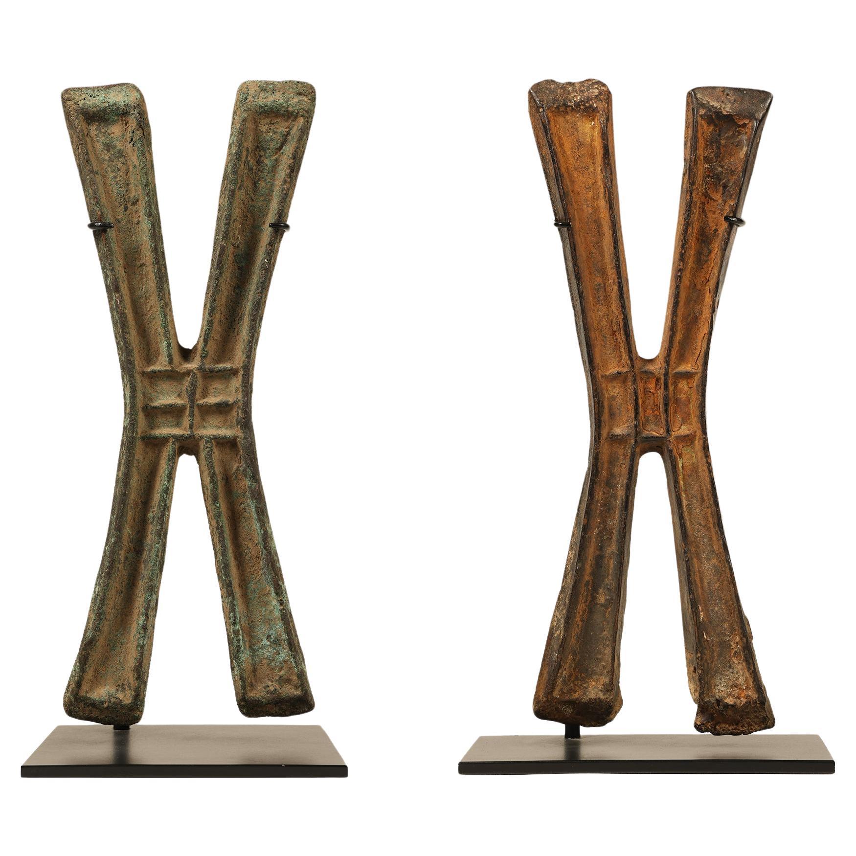 Ein Paar Kupferwährungenpaar: Katanga-Kreuze