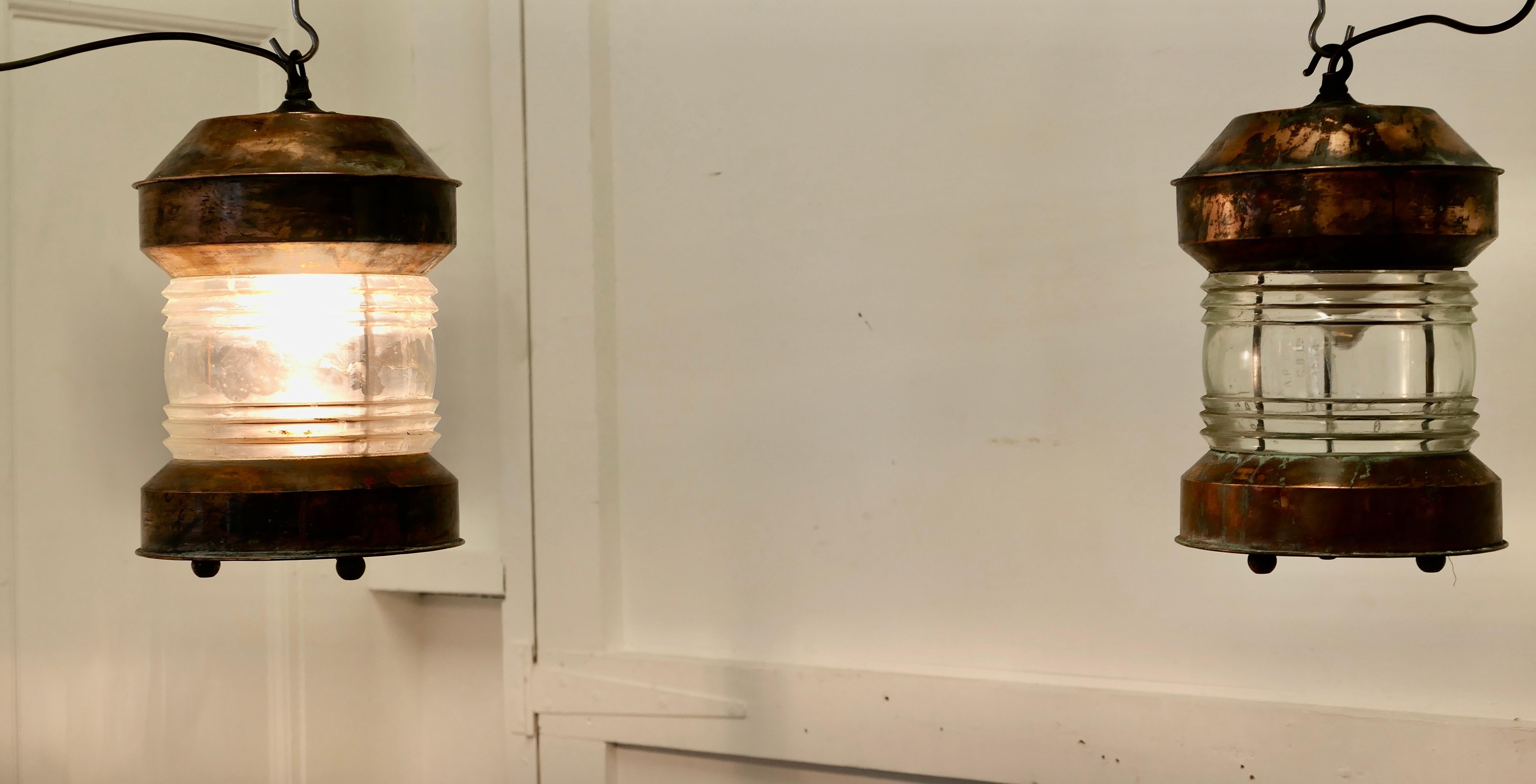 Un par de luces de cobre para mástil de barco siglo XX en venta