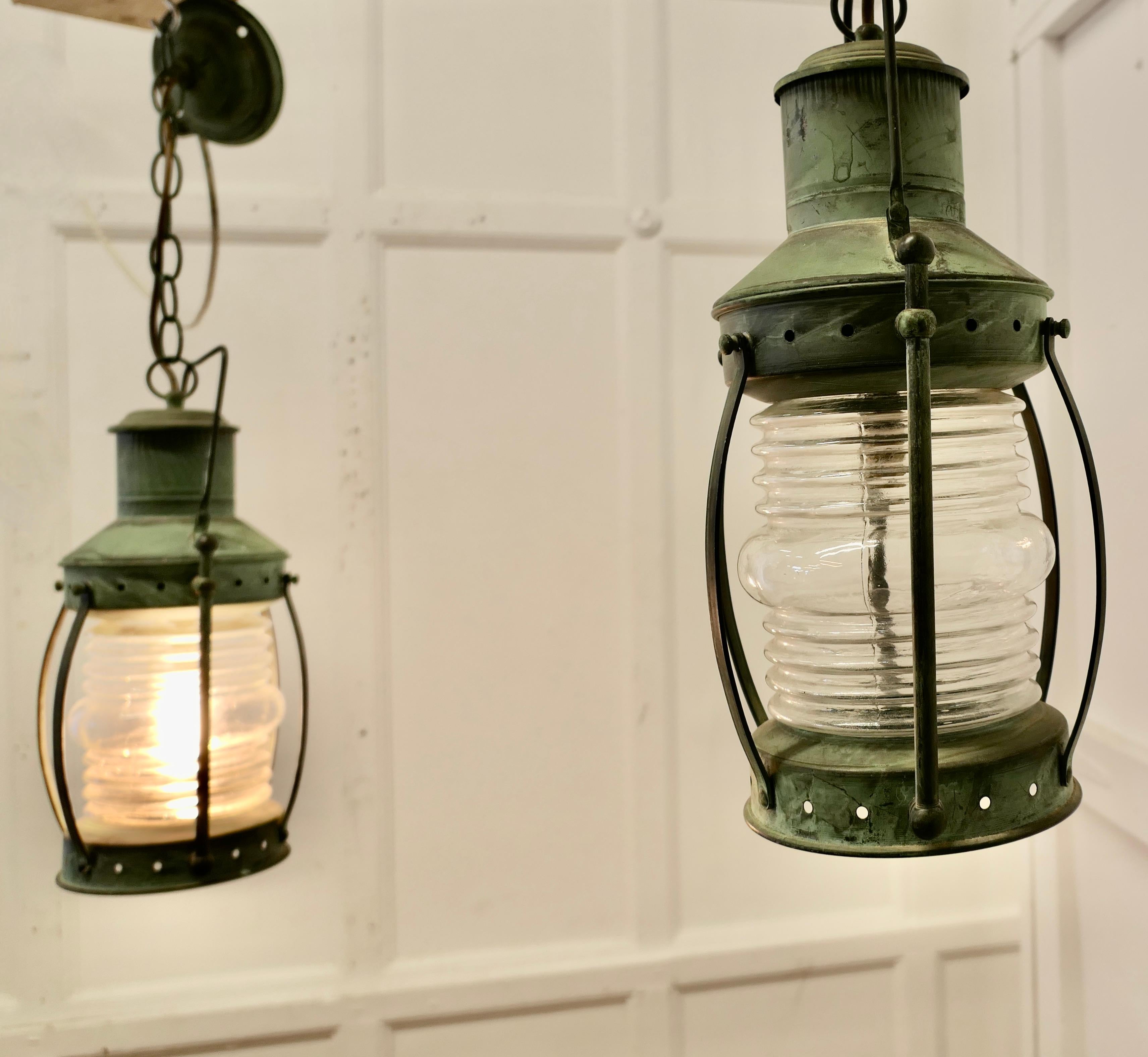 Una coppia di luci a sospensione in rame in stile navale In condizioni buone in vendita a Godshill, Isle of Wight