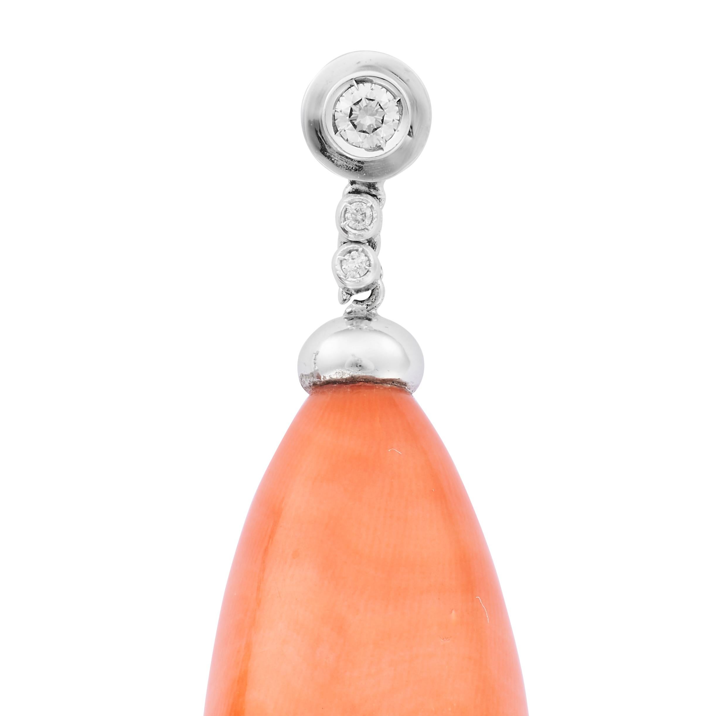 Paar Korallen- und Diamant-Tropfen-Ohrringe für Damen oder Herren im Angebot