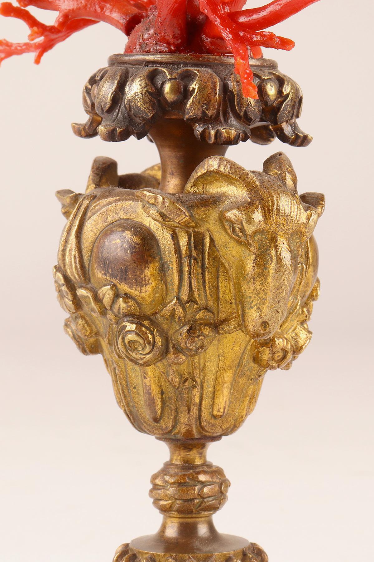 Ein Paar Korallenzweige aus der Wunderkammer, Italien 1870. 2