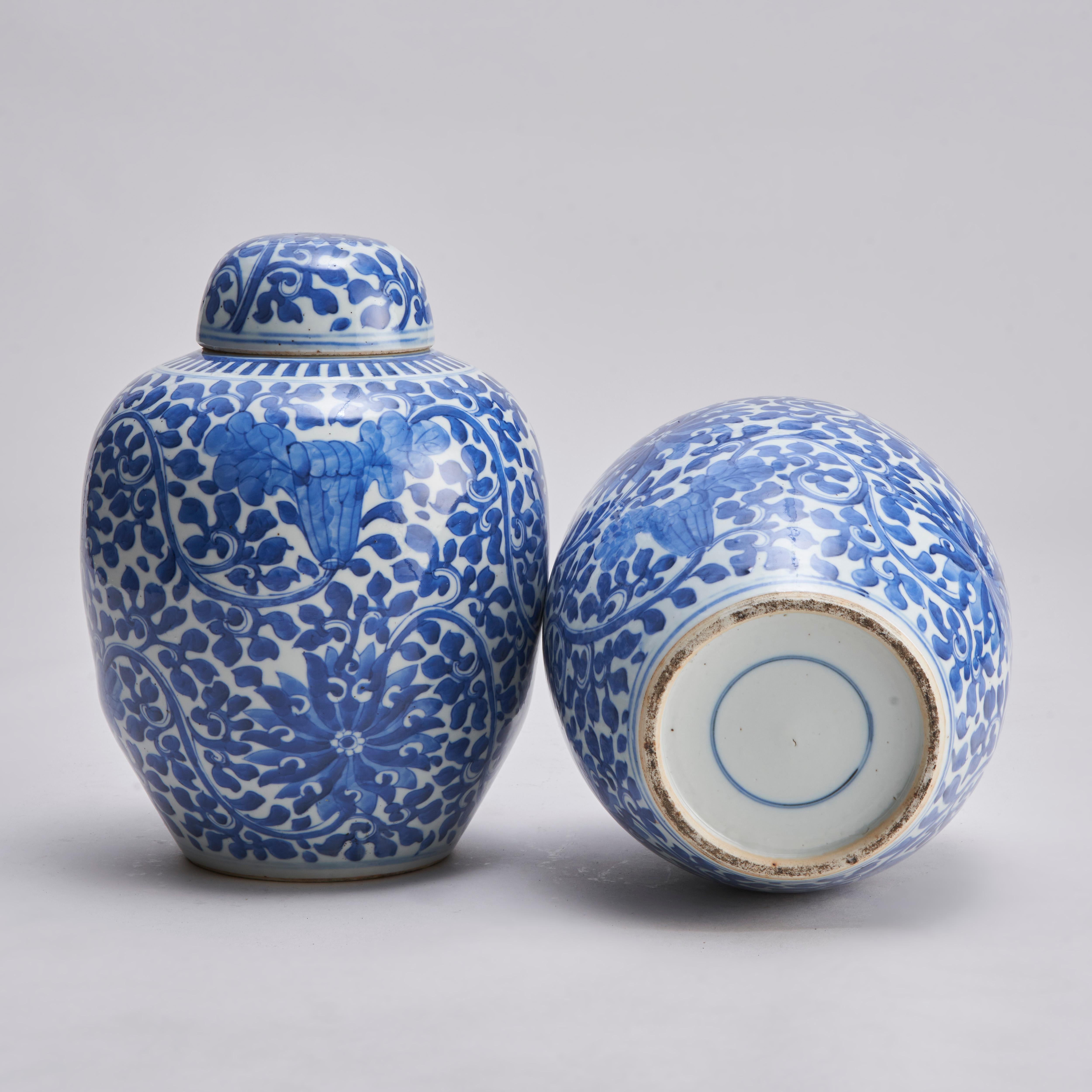 A pair of covered porcelain jars with blue and white decoration For Sale 6