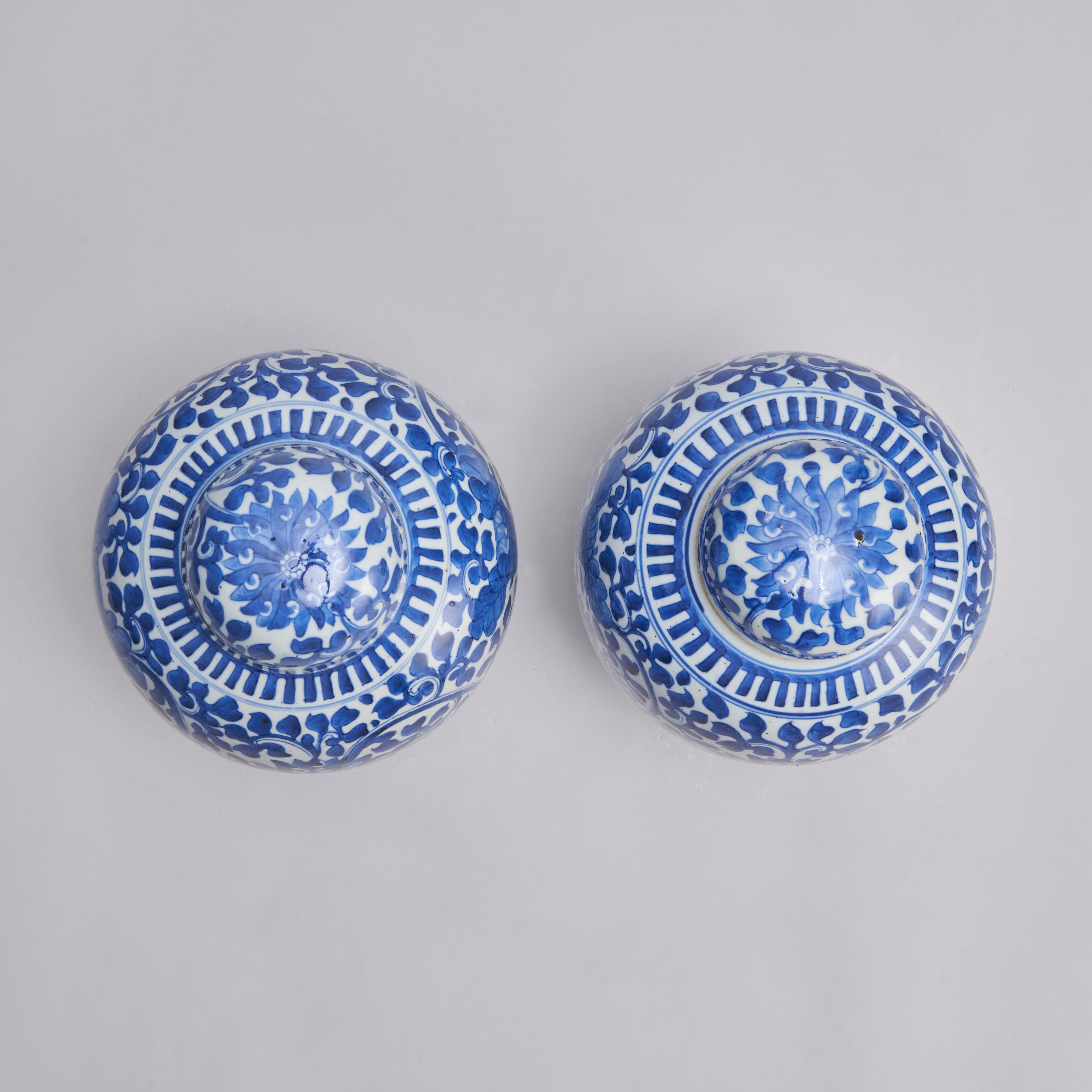 Porcelain A pair of covered porcelain jars with blue and white decoration For Sale
