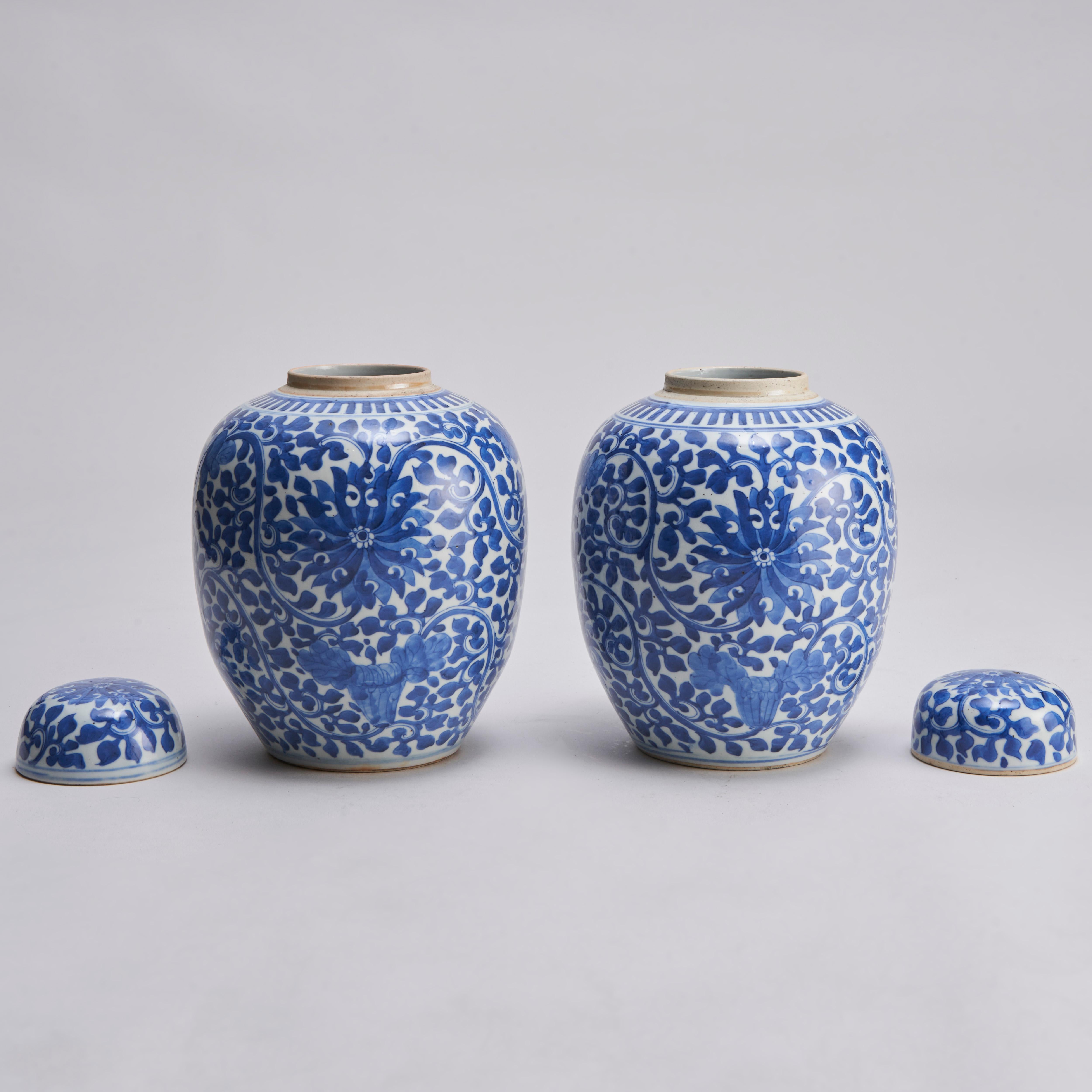 A pair of covered porcelain jars with blue and white decoration For Sale 2