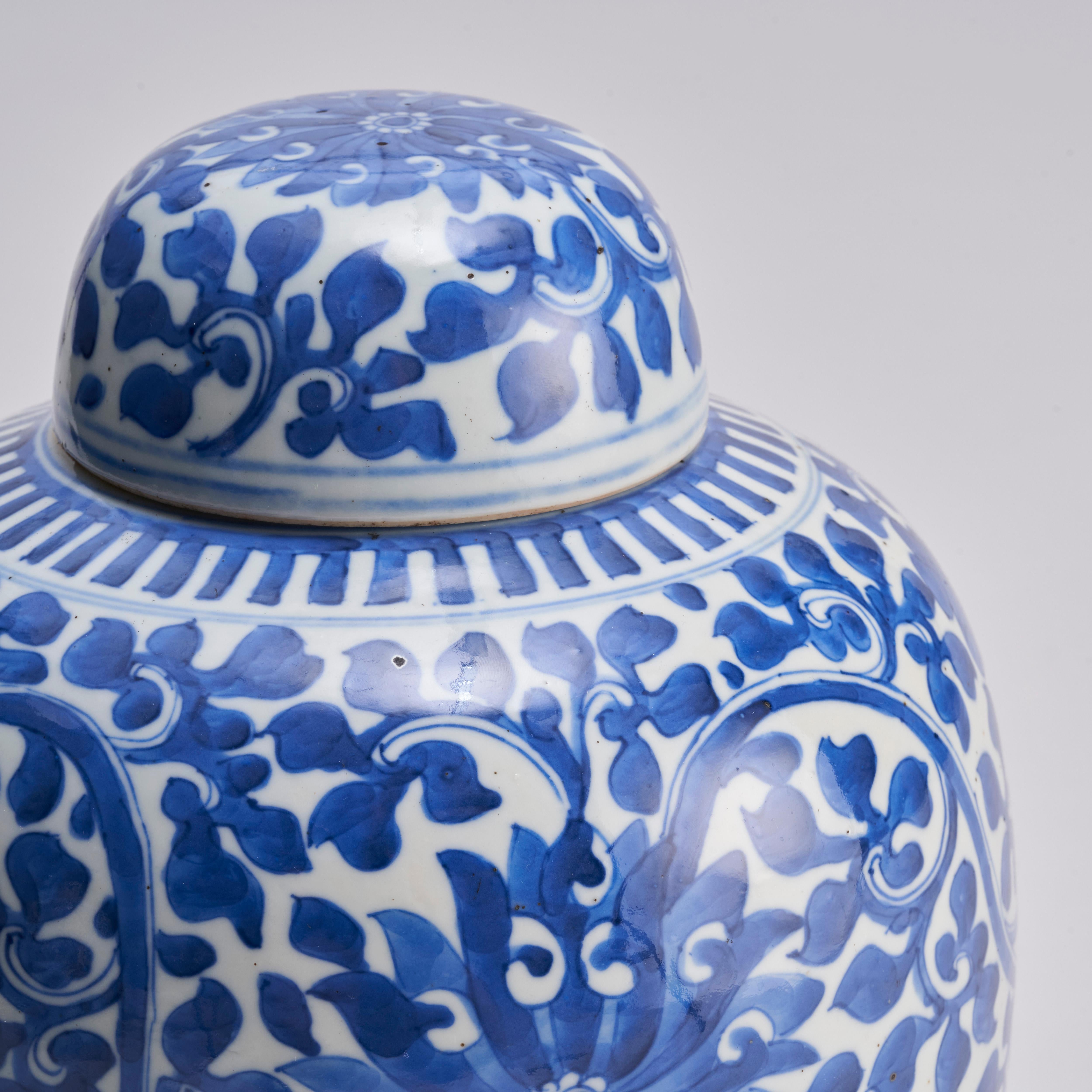 A pair of covered porcelain jars with blue and white decoration For Sale 4