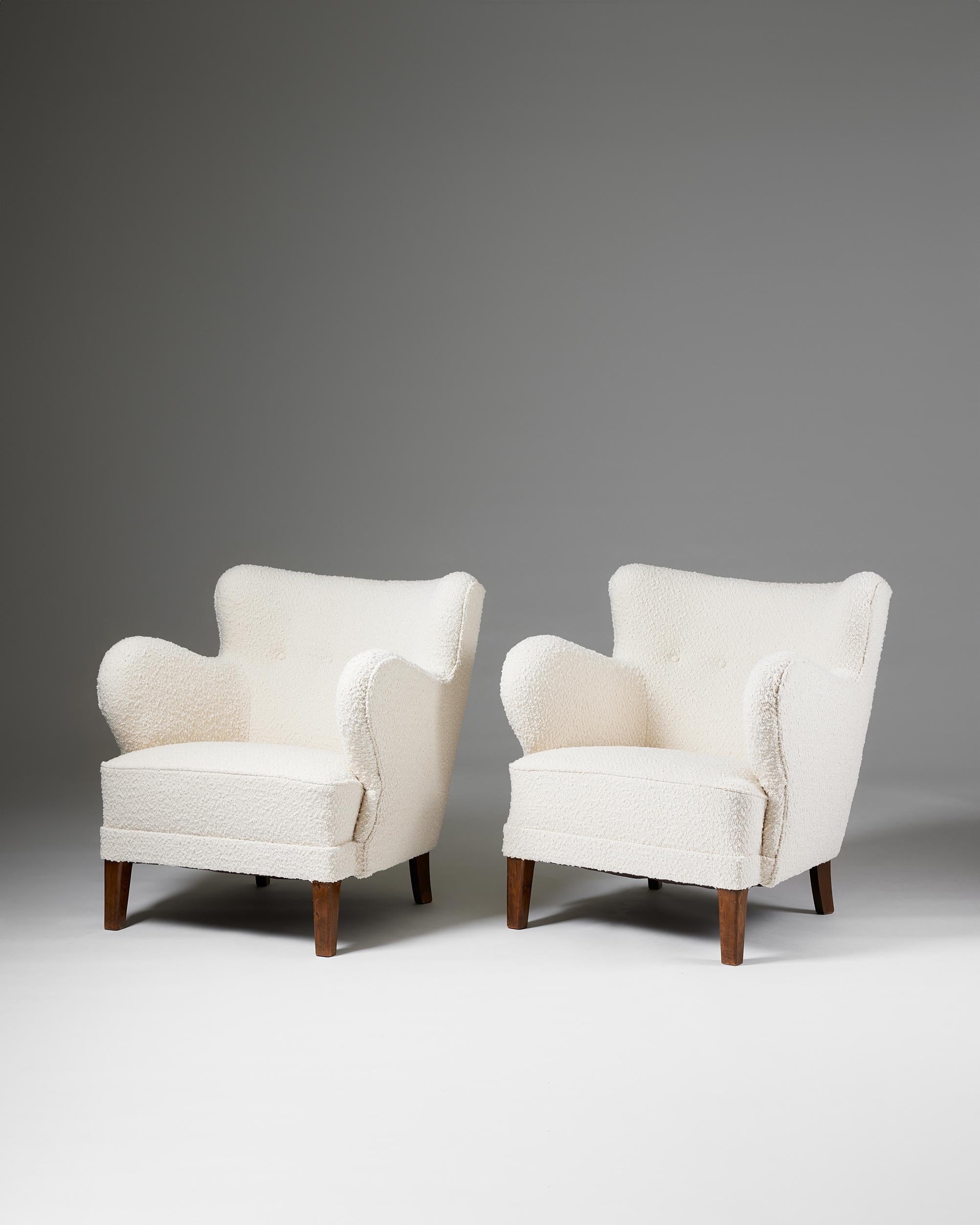 A pair of easy chairs, anonymous,
Denmark, 1940s.

Stained beech and upholstery.

H: 79 cm
W: 71 cm
D: 72 cm
SH: 41 cm
AH: 66 cm
