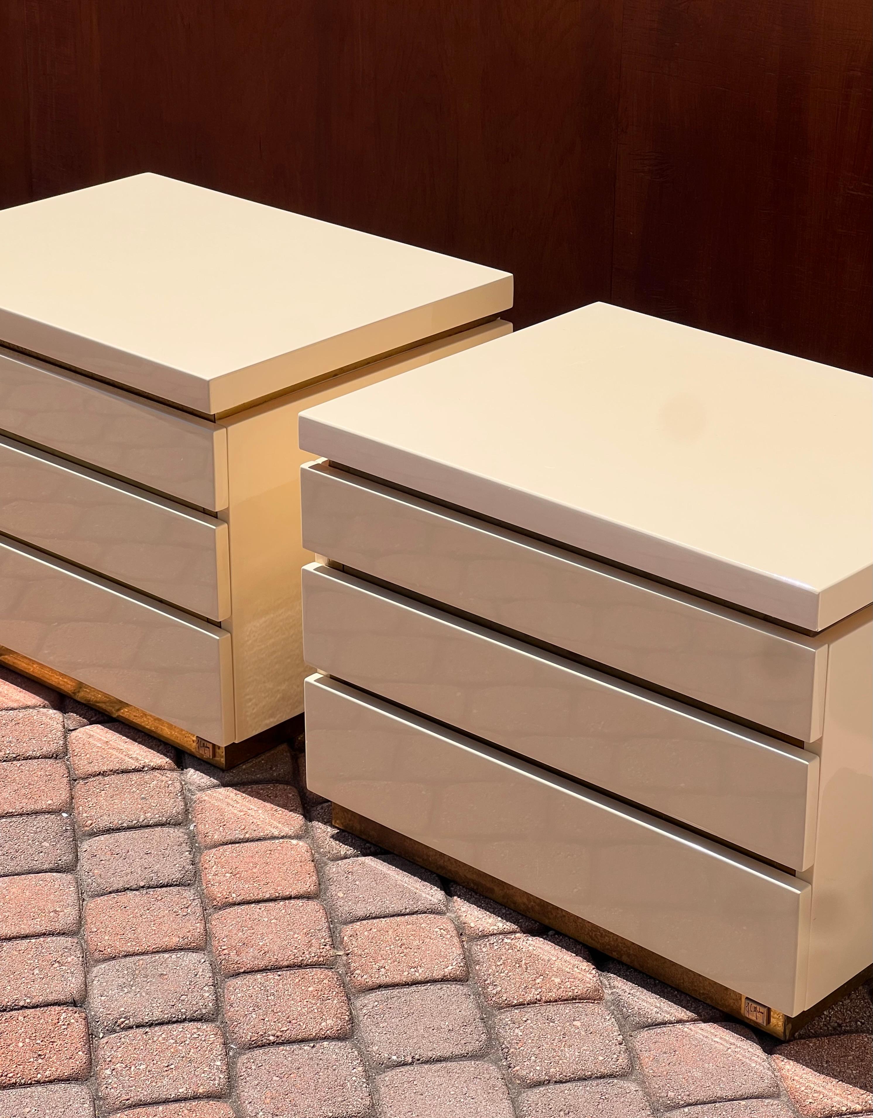 A pair of cream lacquered nightstands by Jean Claude Mahey, signed, circa 1980 For Sale 7
