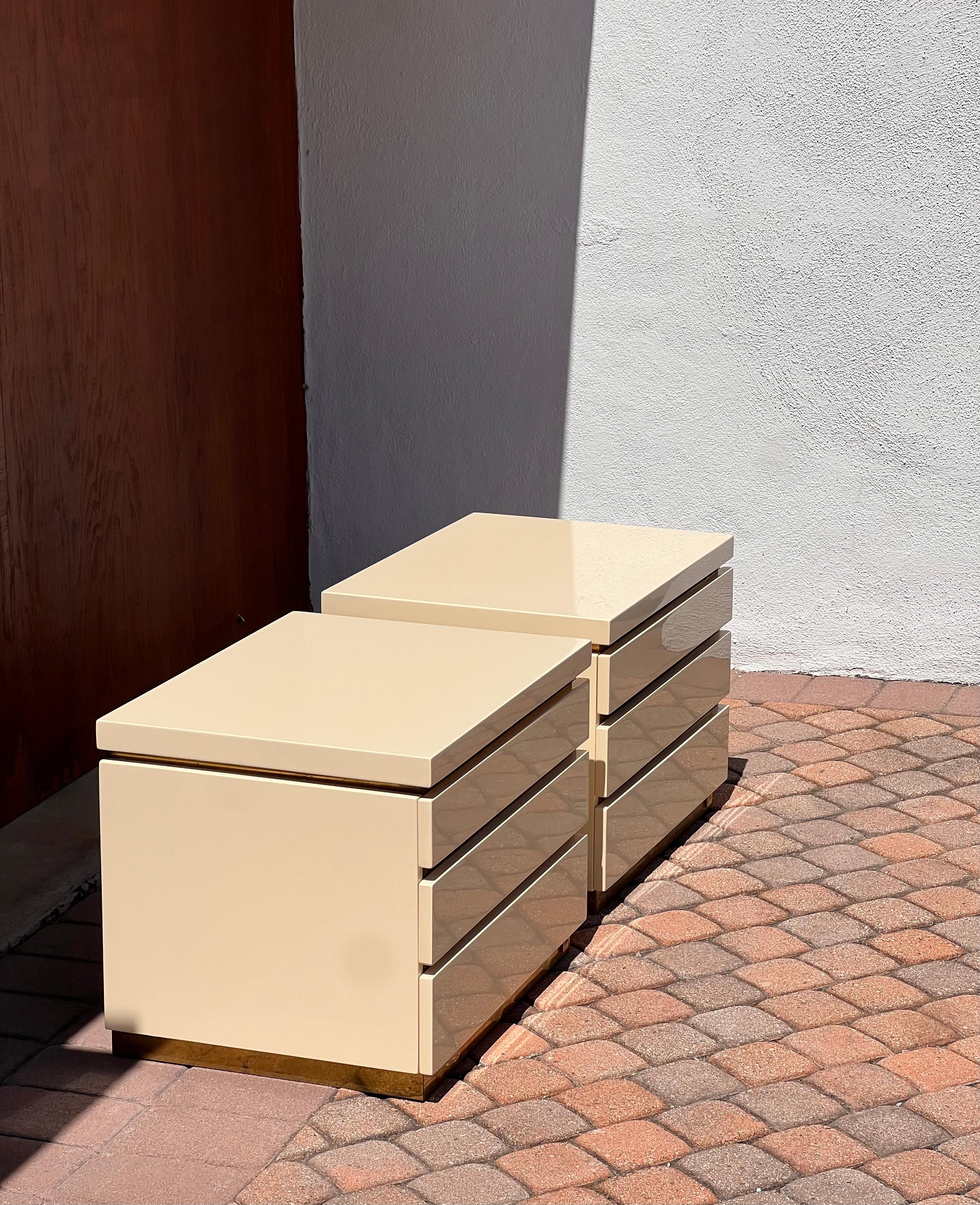 A pair of cream lacquered nightstands by Jean Claude Mahey, signed, circa 1980 For Sale 10