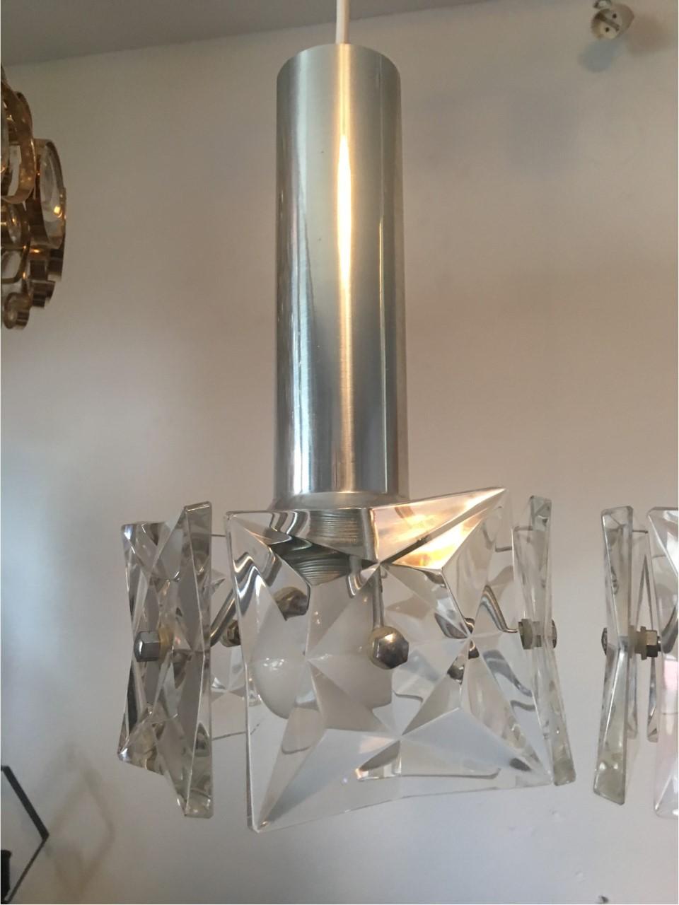 One pair of 1970s pendants with faceted square crystal shades. Each fixture requires one European E 27 Edison bulb, each bulb up to 60 watts. In good working condition. Equipped with original 20th century European wiring.