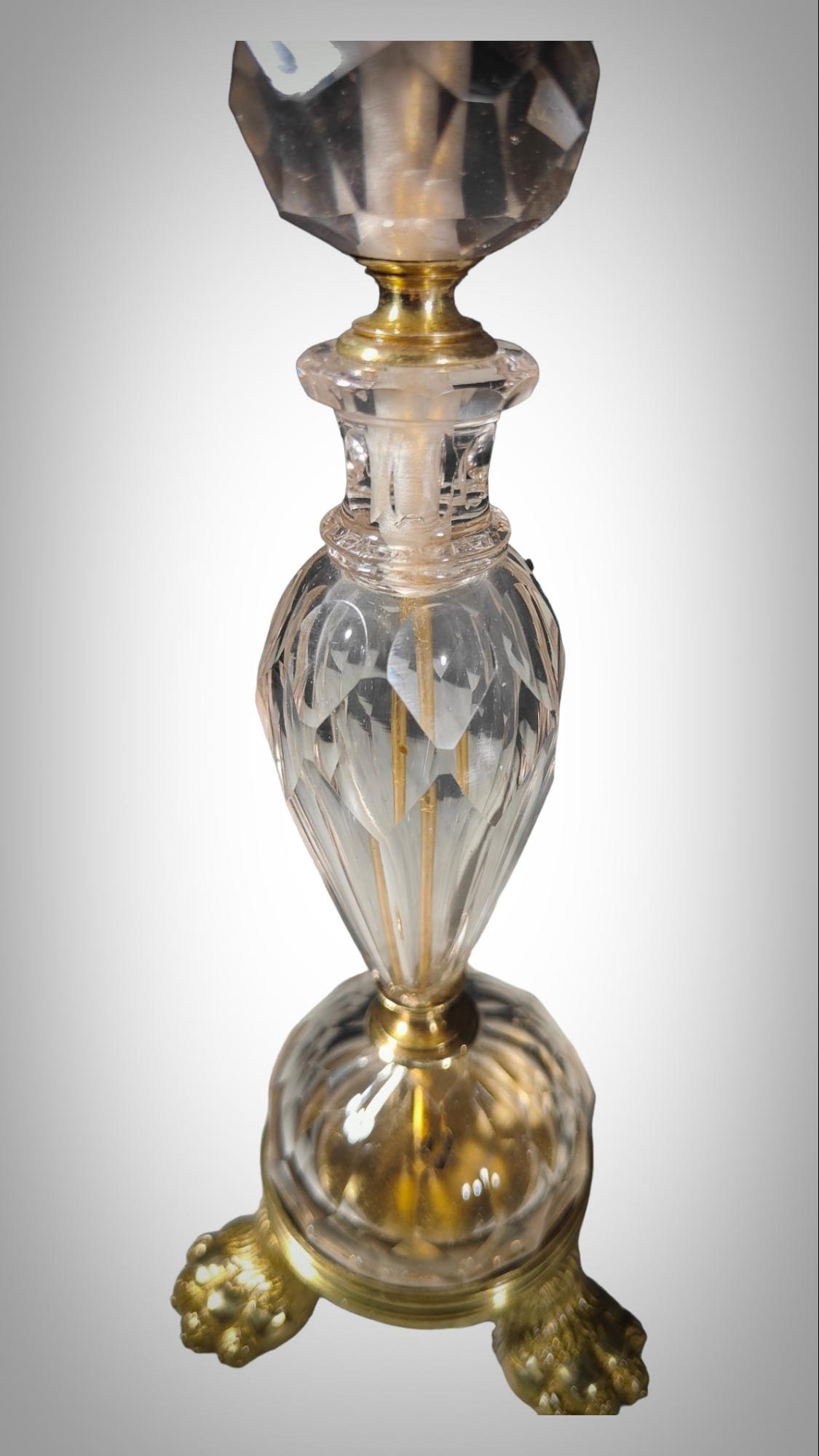 Paire de chandeliers en cristal et montures en bronze doré, fin du XVIIe siècle en vente 8